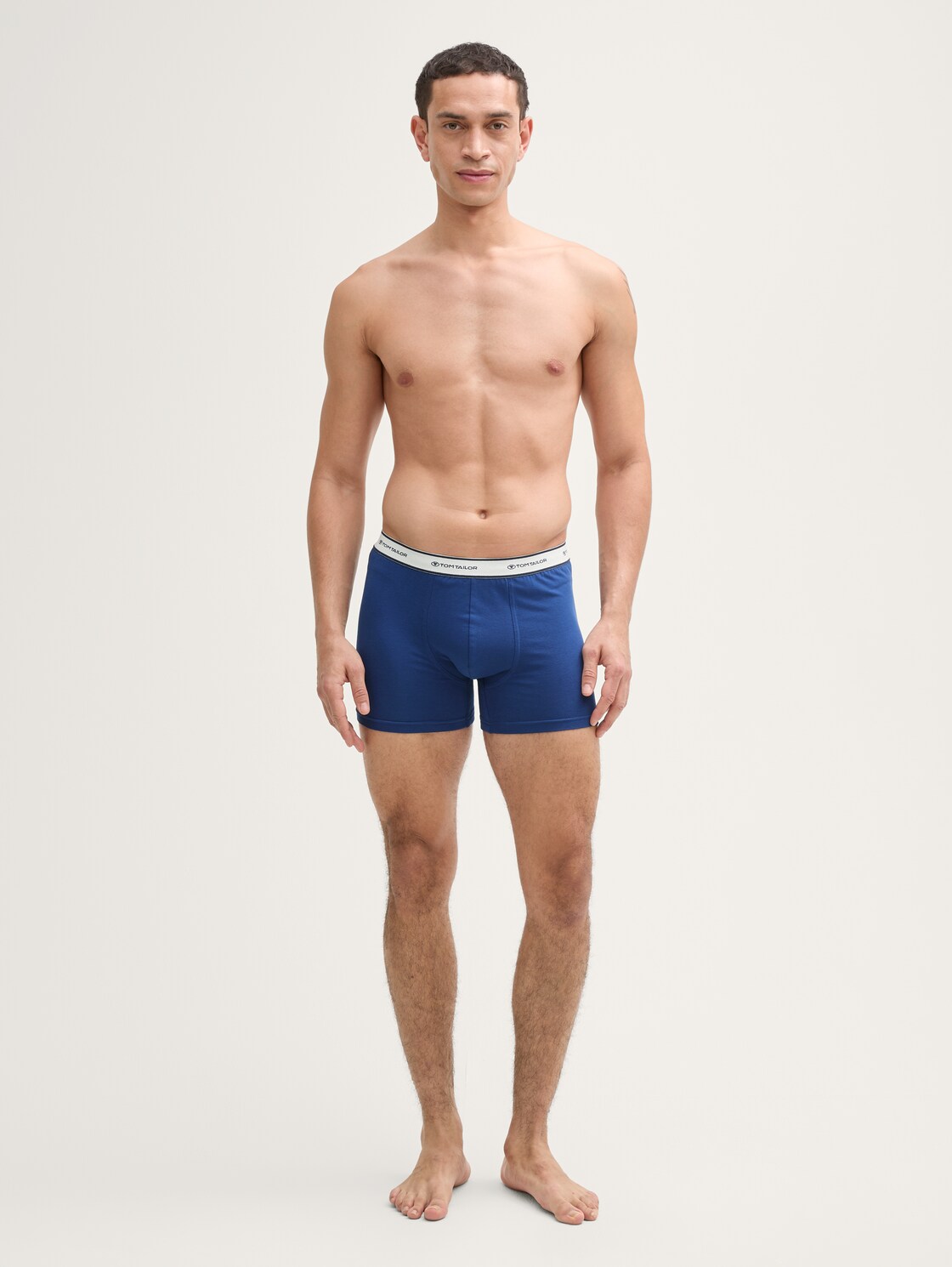 Mittellange Boxershorts im 4er-Pack - blue-medium-solid - Model-Vorderansicht