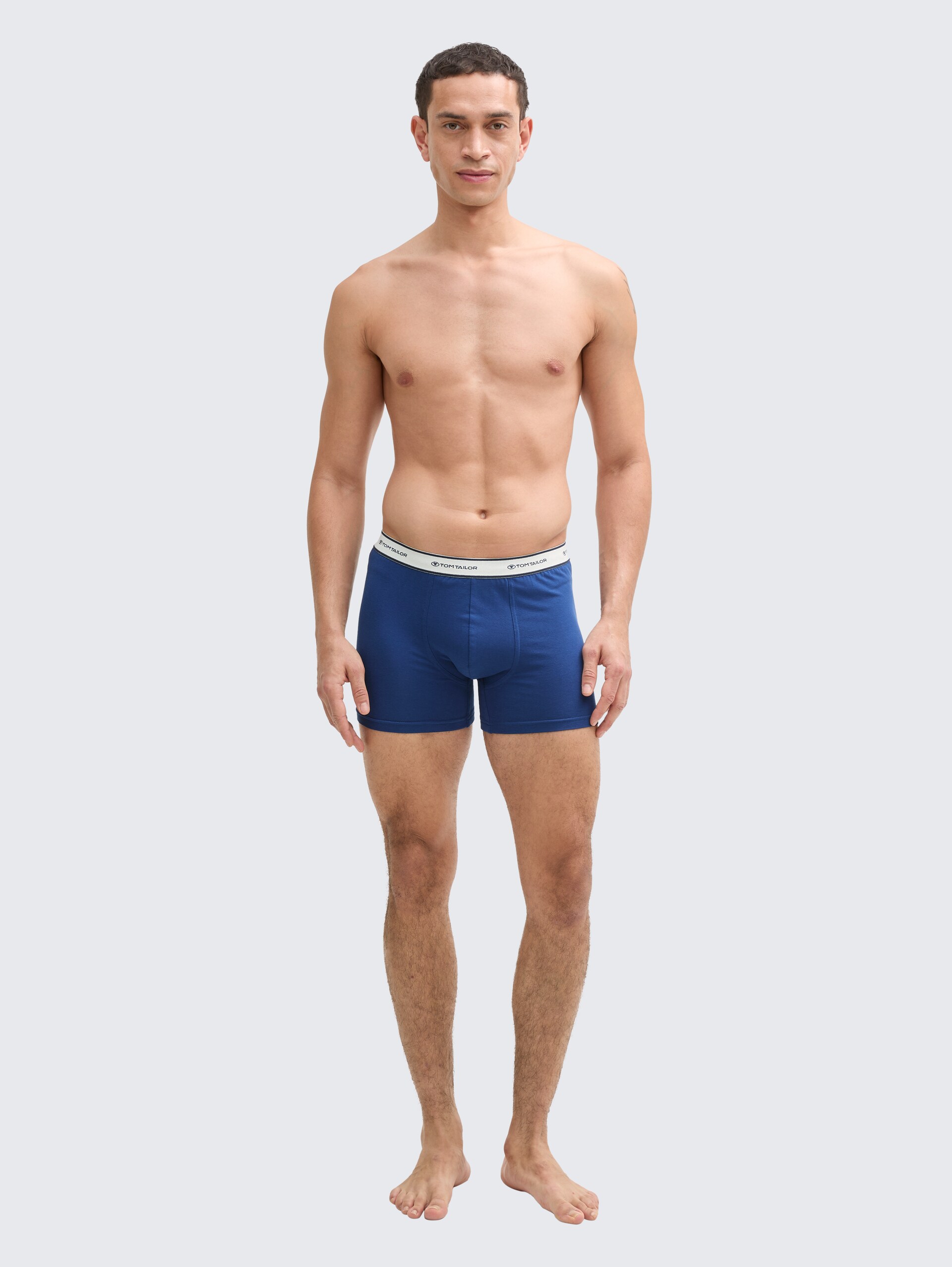Mittellange Boxershorts im 4er-Pack - blue-medium-solid - Model-Vorderansicht