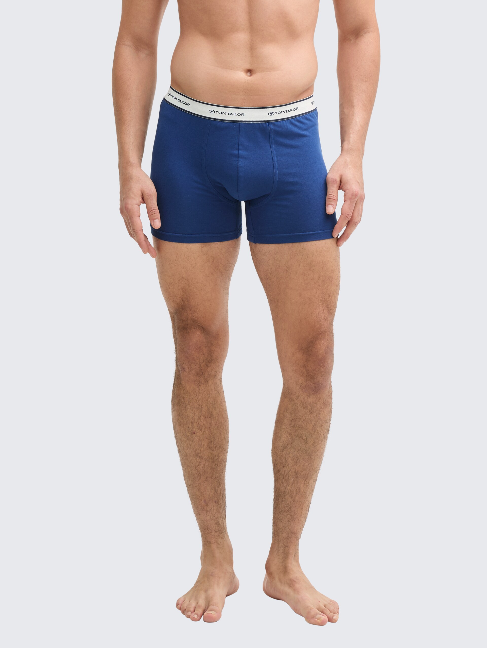 Mittellange Boxershorts im 4er-Pack - blue-medium-solid - Ausschnitt Model-Vorderansicht