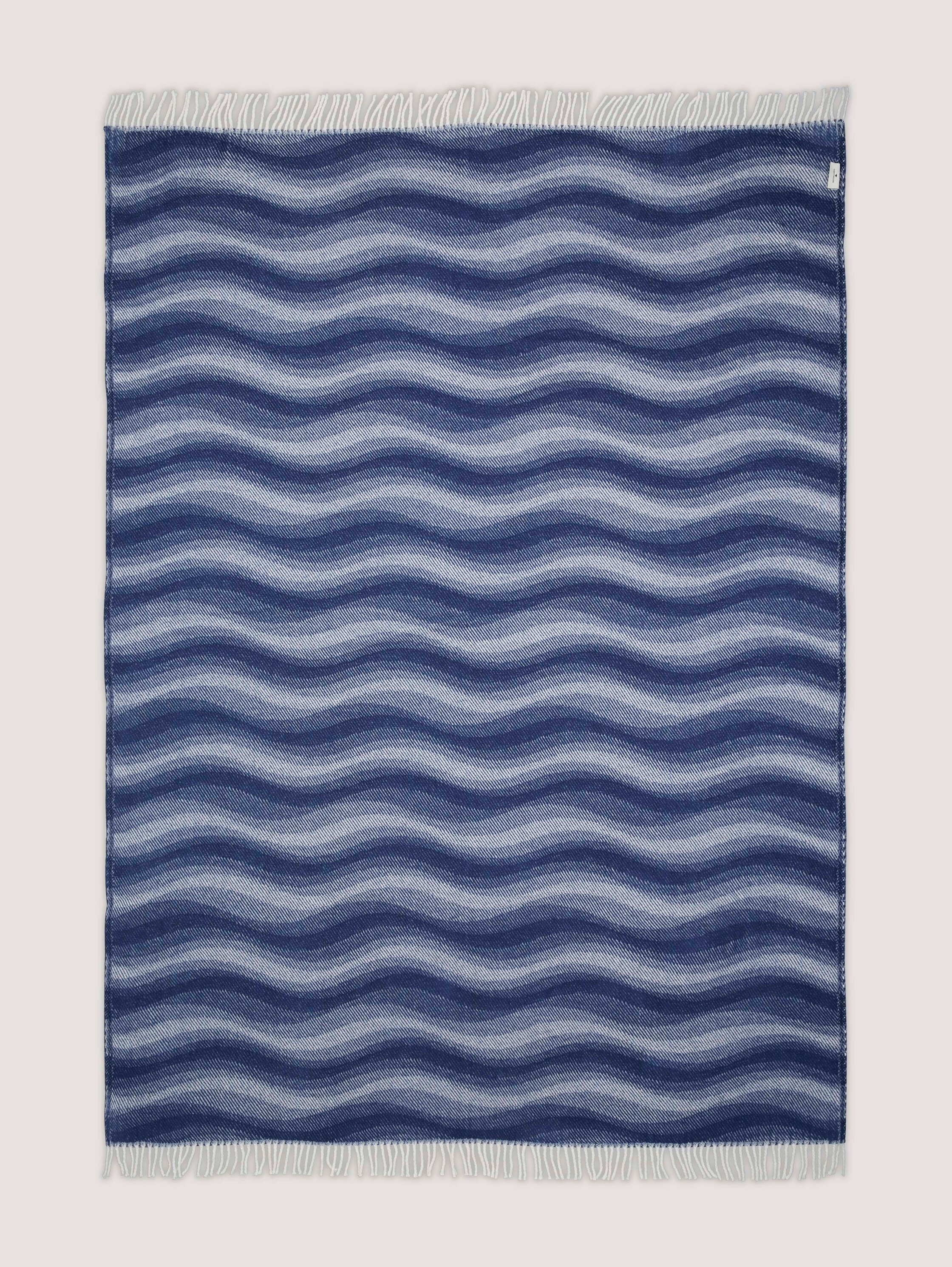 bedspread with a wave design - azurblue