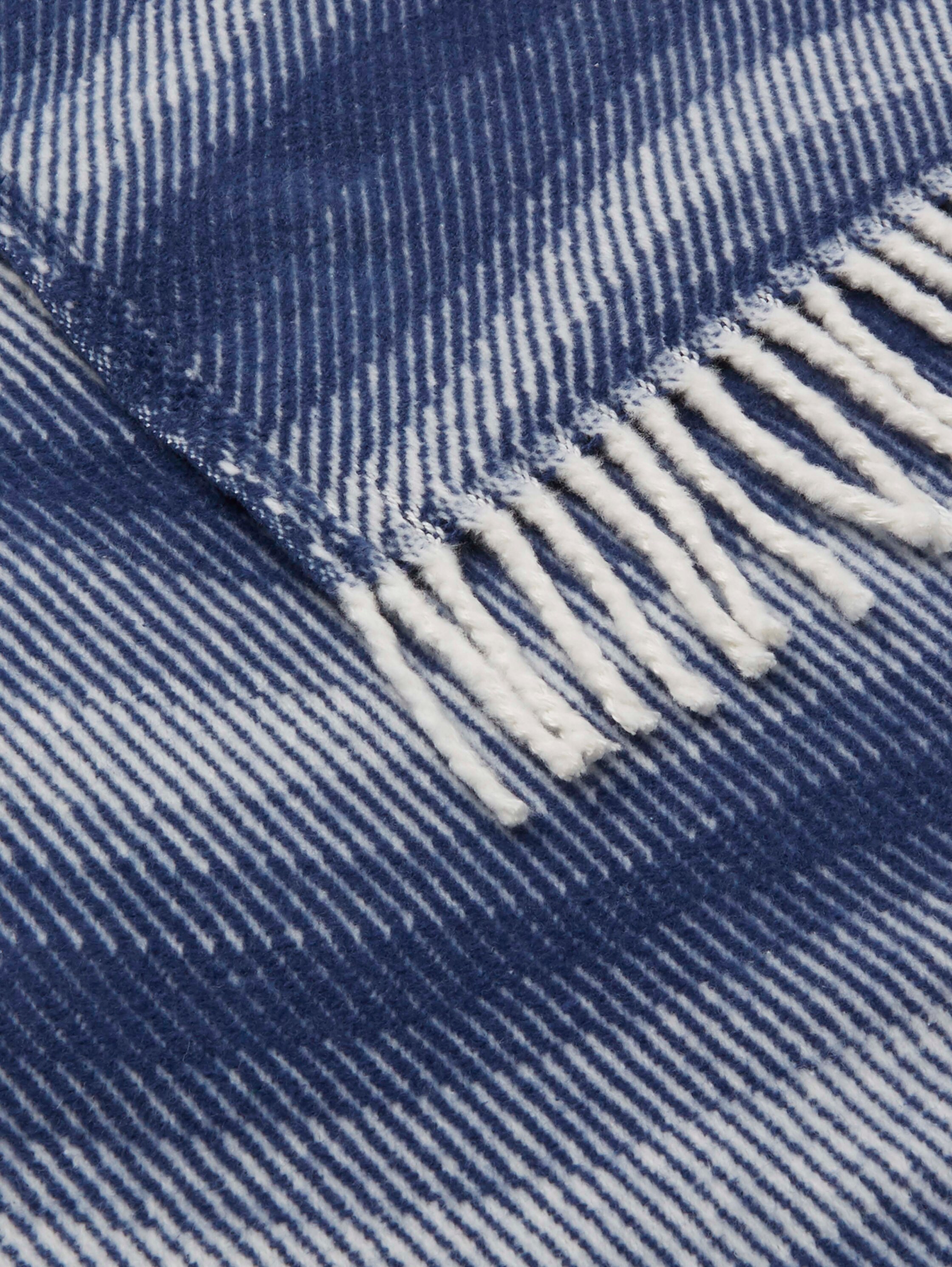 bedspread with a wave design - azurblue