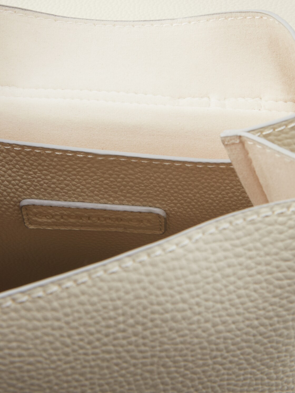 TTELIS S Rucksack aus Lederimitat - off white / off white - seitliche Produkt-Ansicht 