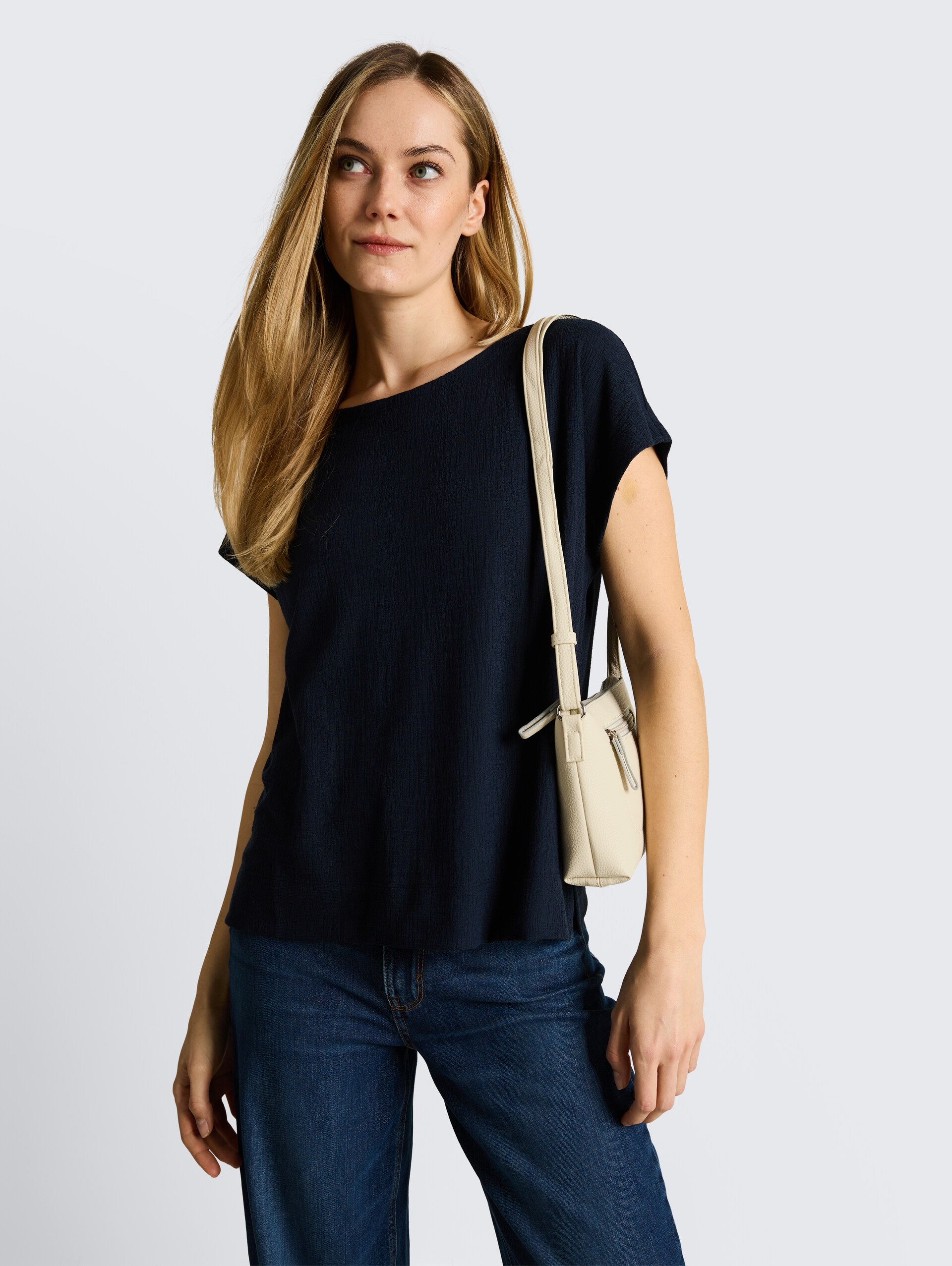 TTELIS Umhängetasche - off white / off white - seitliche Model-Ansicht