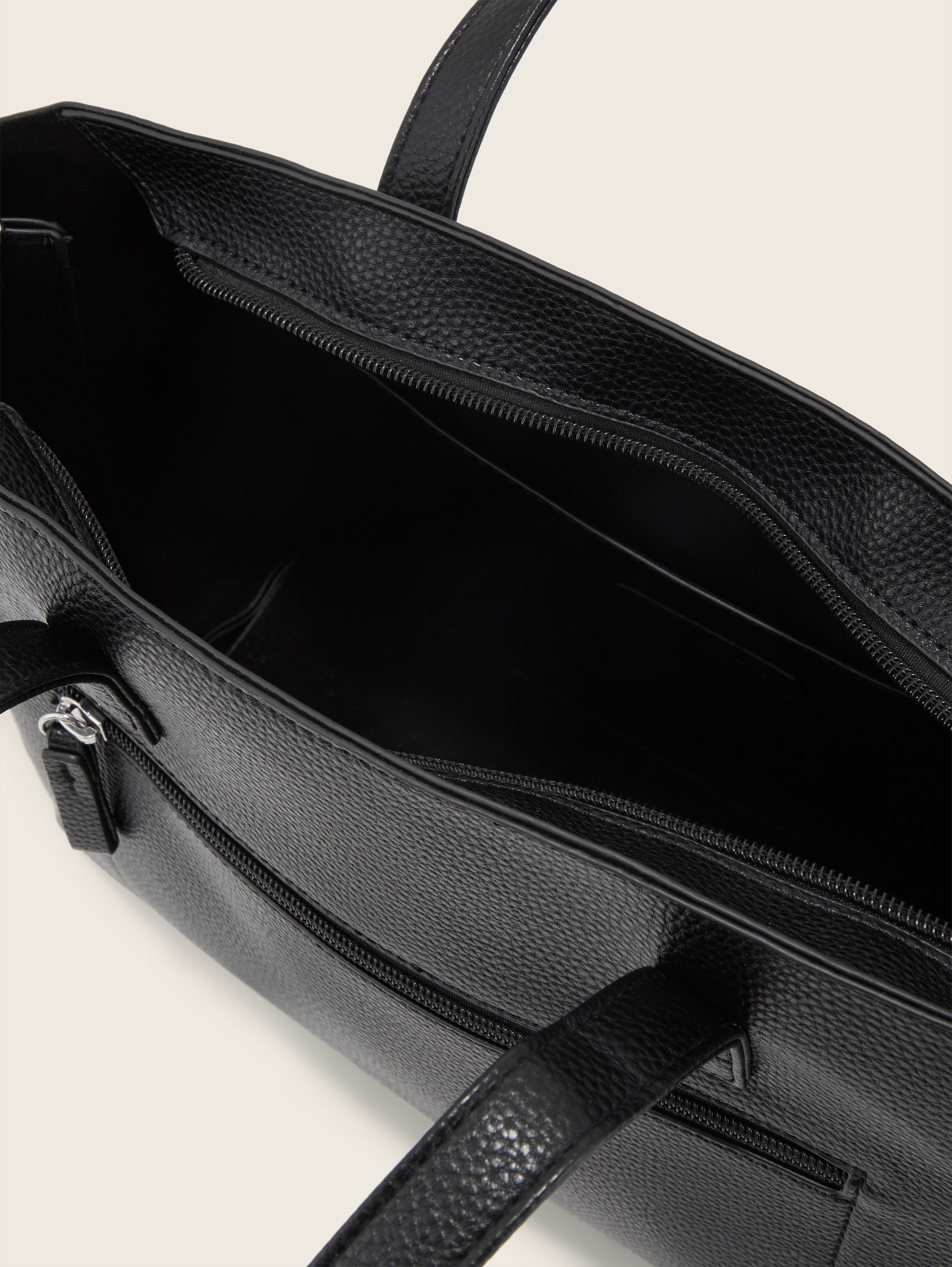 TTELIS M Shopper mit Ziernaht - schwarz / black - seitliche Produkt-Ansicht 