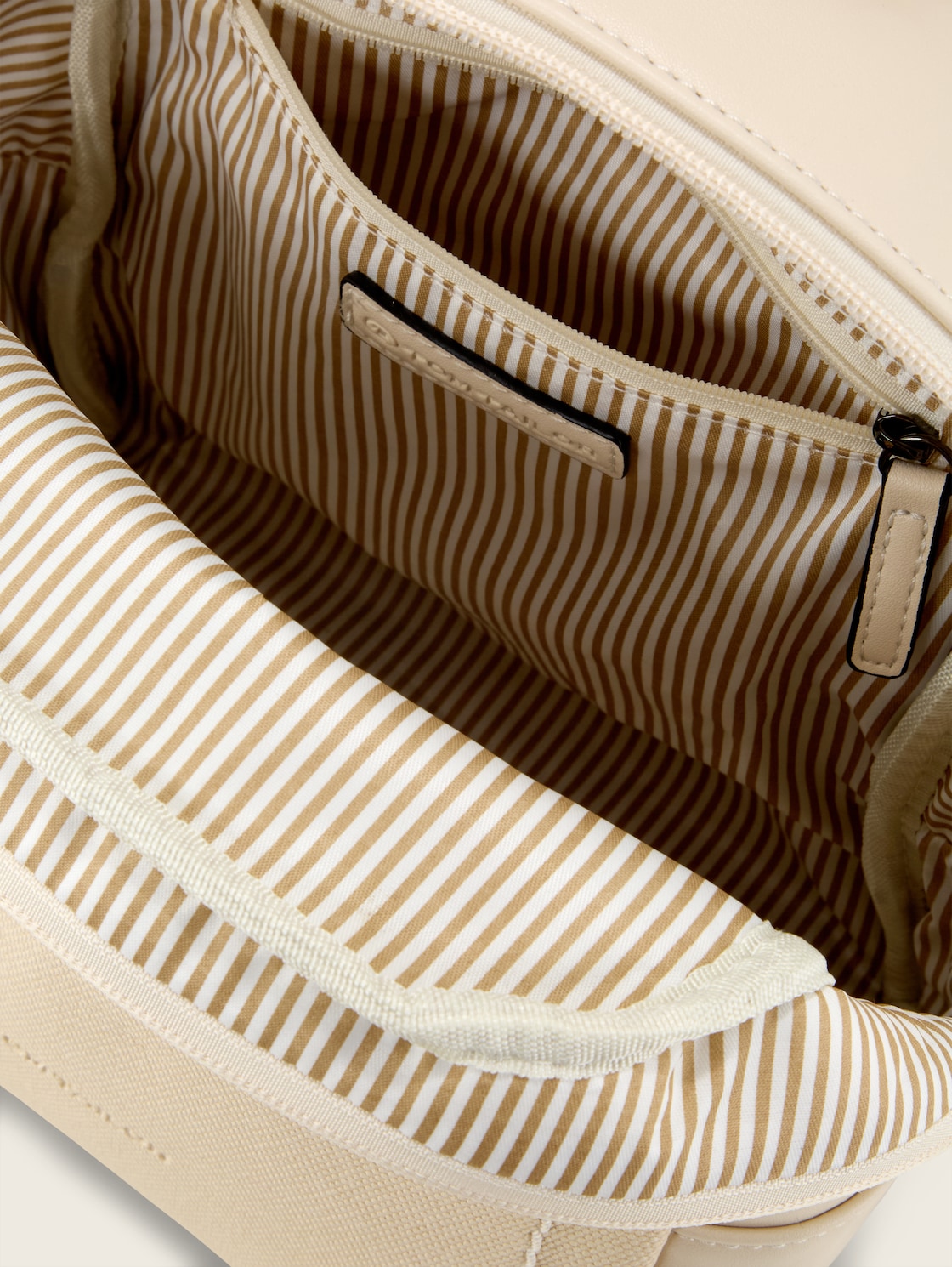 TTTAMARA S Rucksack in Canvas-Optik - beige - seitliche Produkt-Ansicht 