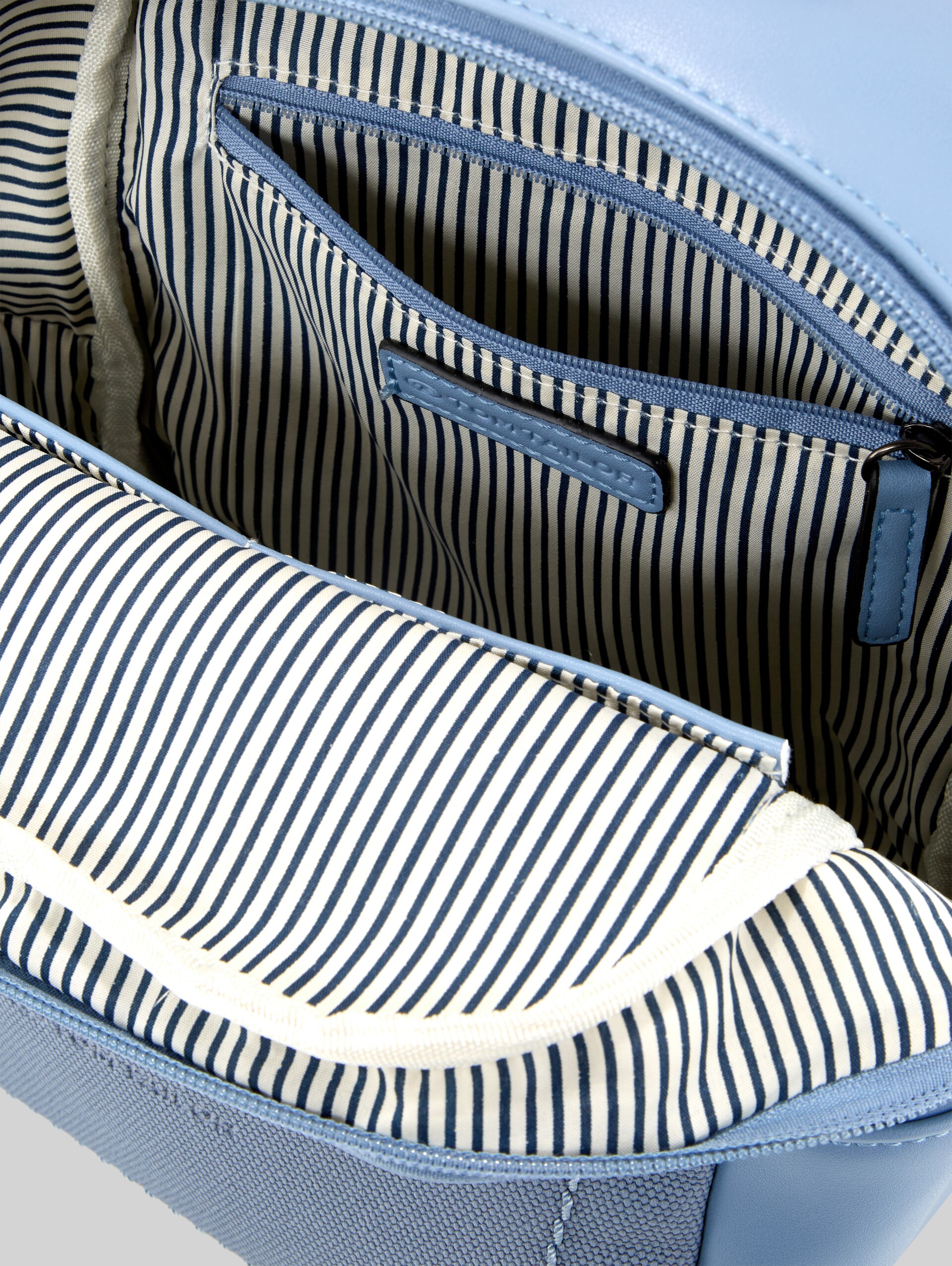 TTTAMARA S Rucksack in Canvas-Optik - hellblau / light blue - seitliche Produkt-Ansicht 