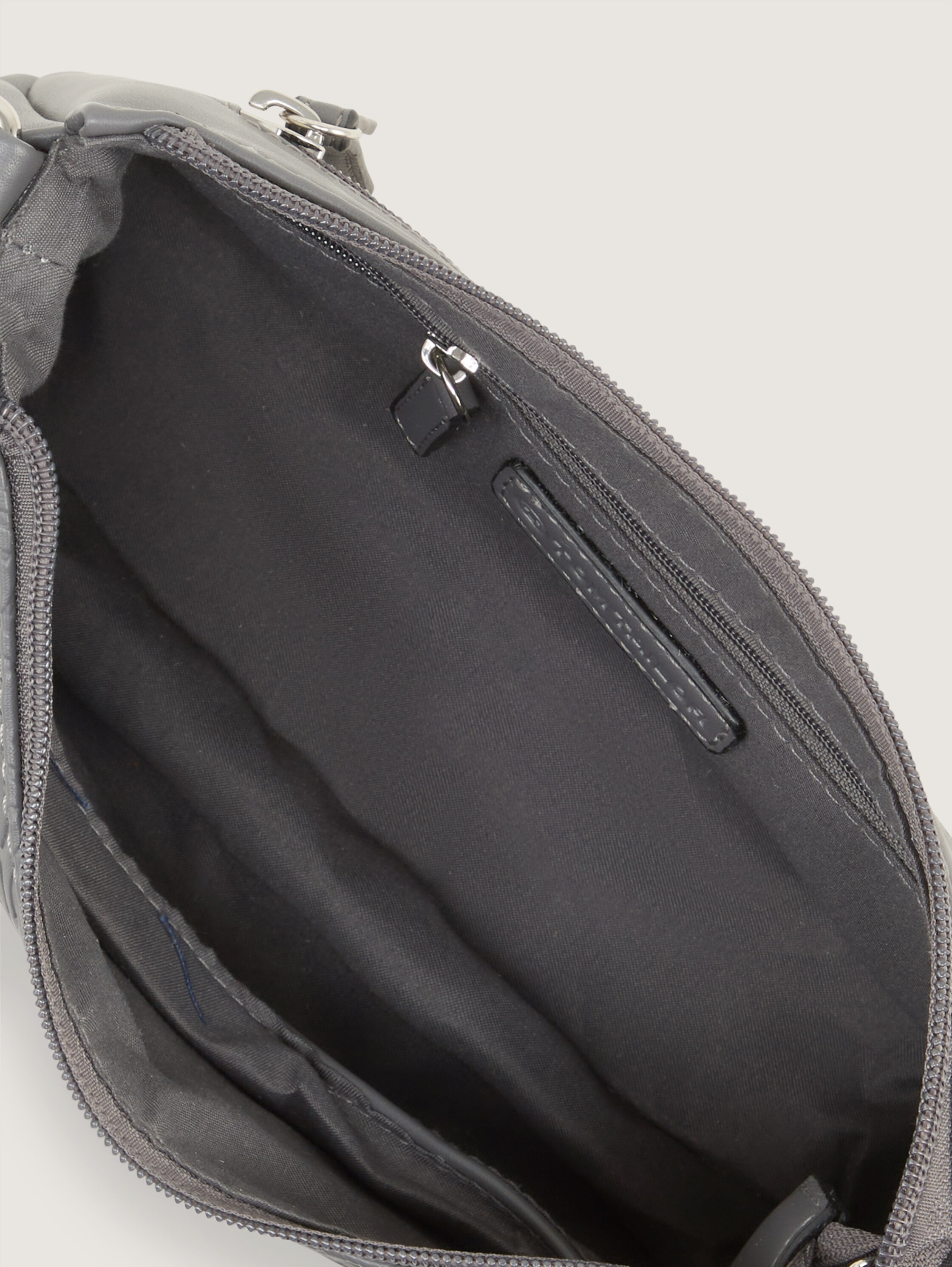 TTMIRENDA Umhängetasche mit Logo-Prägung - dark_grey - 