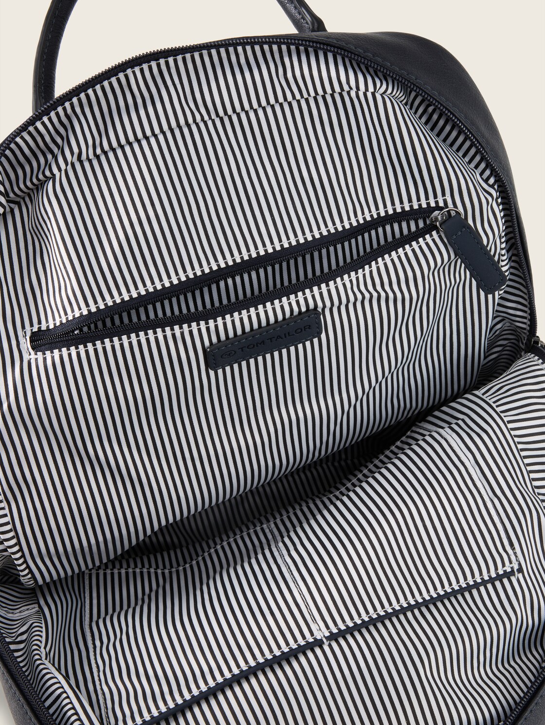 TTGIA L Rucksack aus Lederimitat - dark blue - seitliche Produkt-Ansicht 