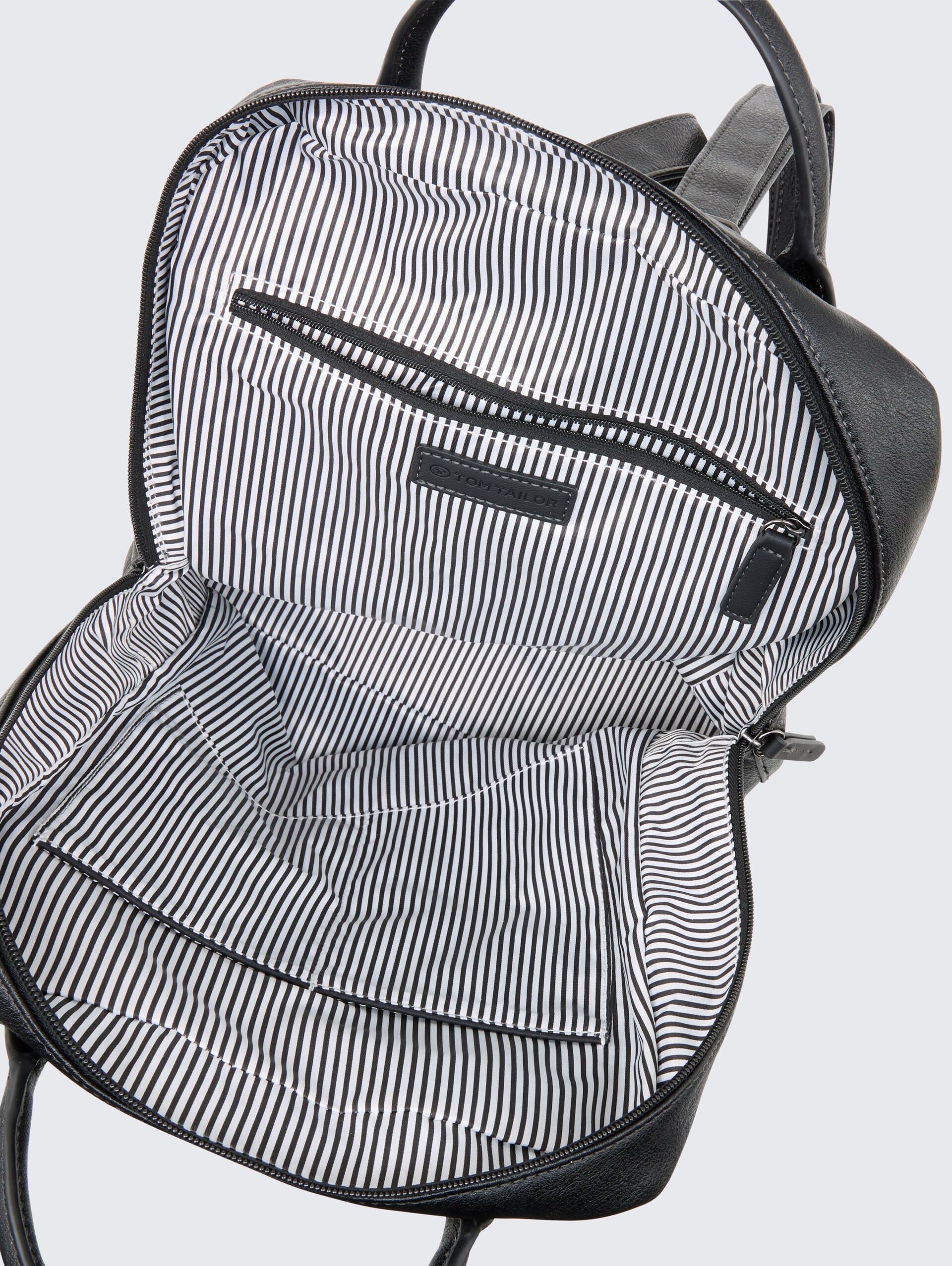 TTGIA L Rucksack aus Lederimitat - schwarz / black - seitliche Produkt-Ansicht 
