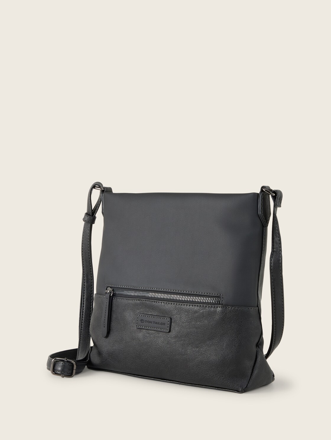 TTGIA M Umhängetasche aus Lederimitat - schwarz / black - seitliche Produkt-Ansicht 