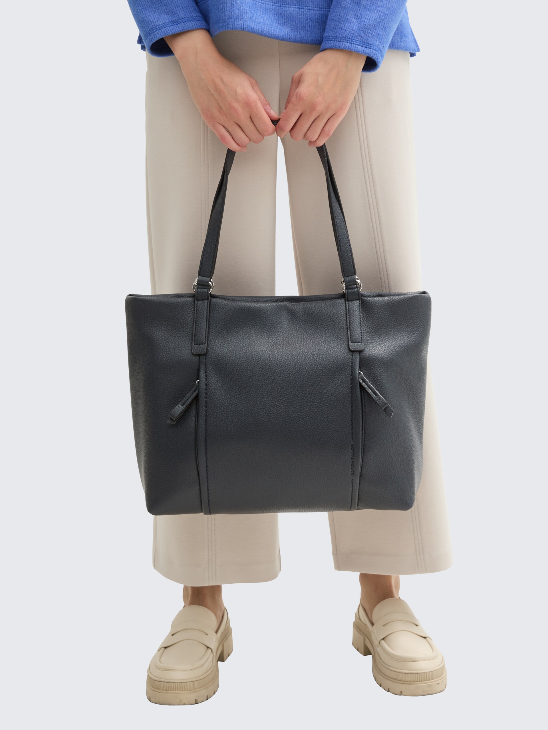 TTBECA L Shopper mit Reißverschluss-Details - dark blue - seitliche Model-Ansicht