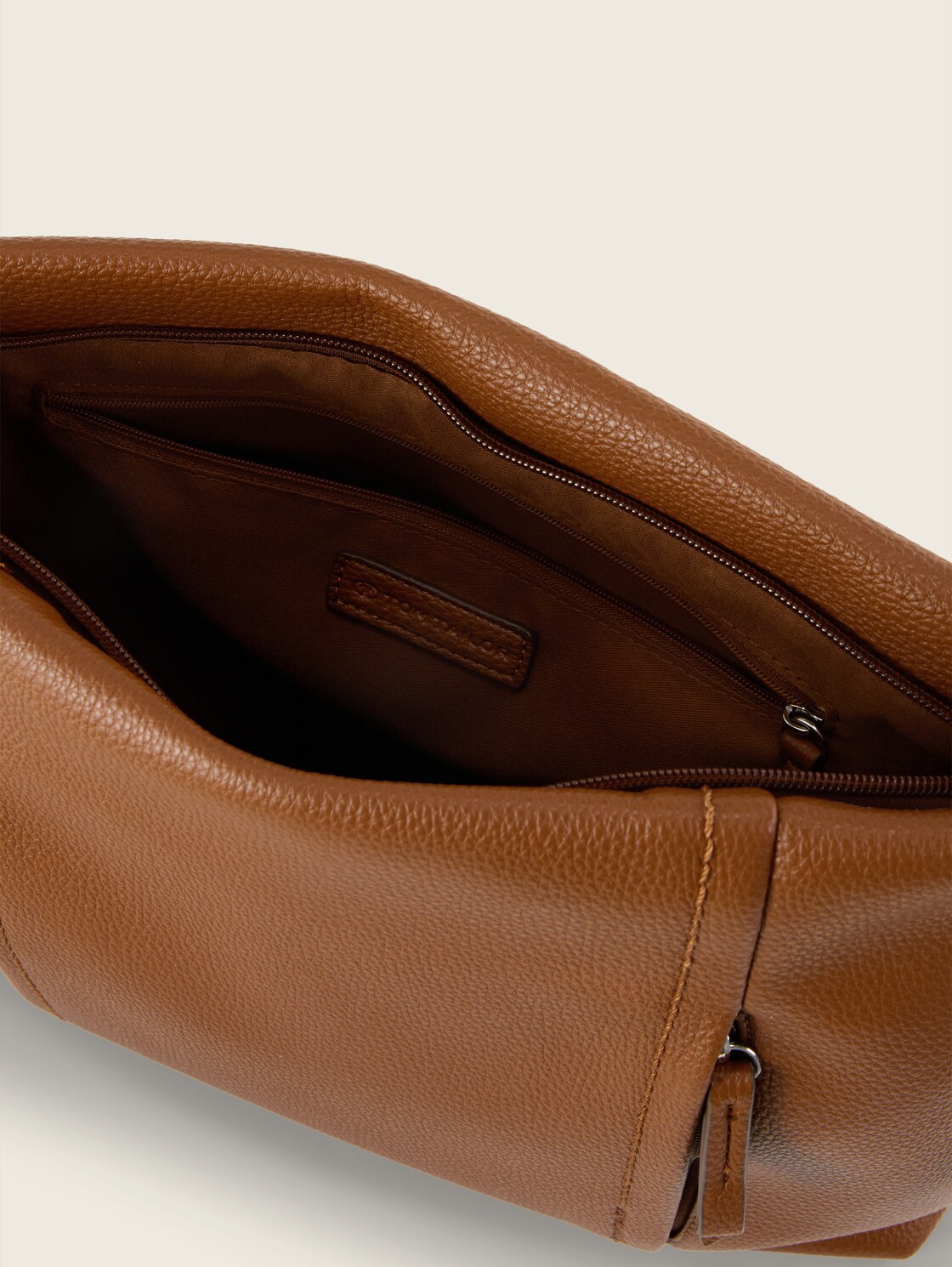 TTBECA M Beuteltasche mit Reißverschluss-Details - cognac / brandy - seitliche Produkt-Ansicht 