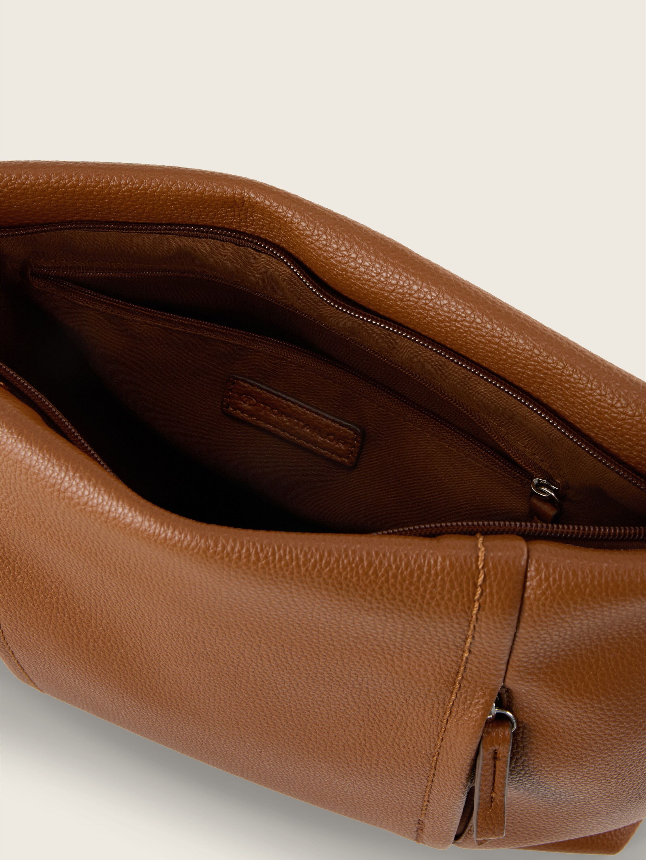 TTBECA M Beuteltasche mit Reißverschluss-Details - cognac_brandy - 