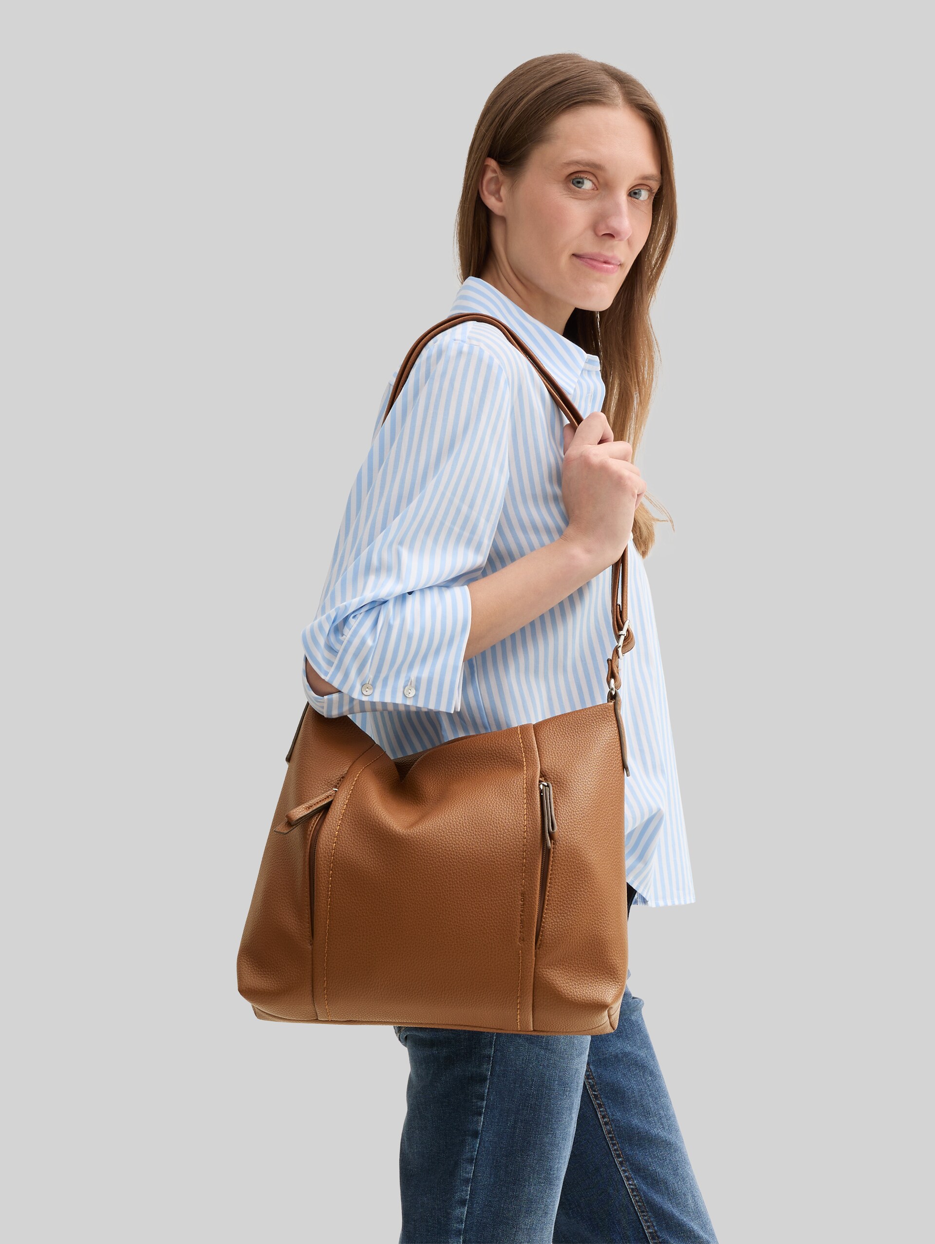 TTBECA M Pouch bag with zip details - cognac / brandy - side model view