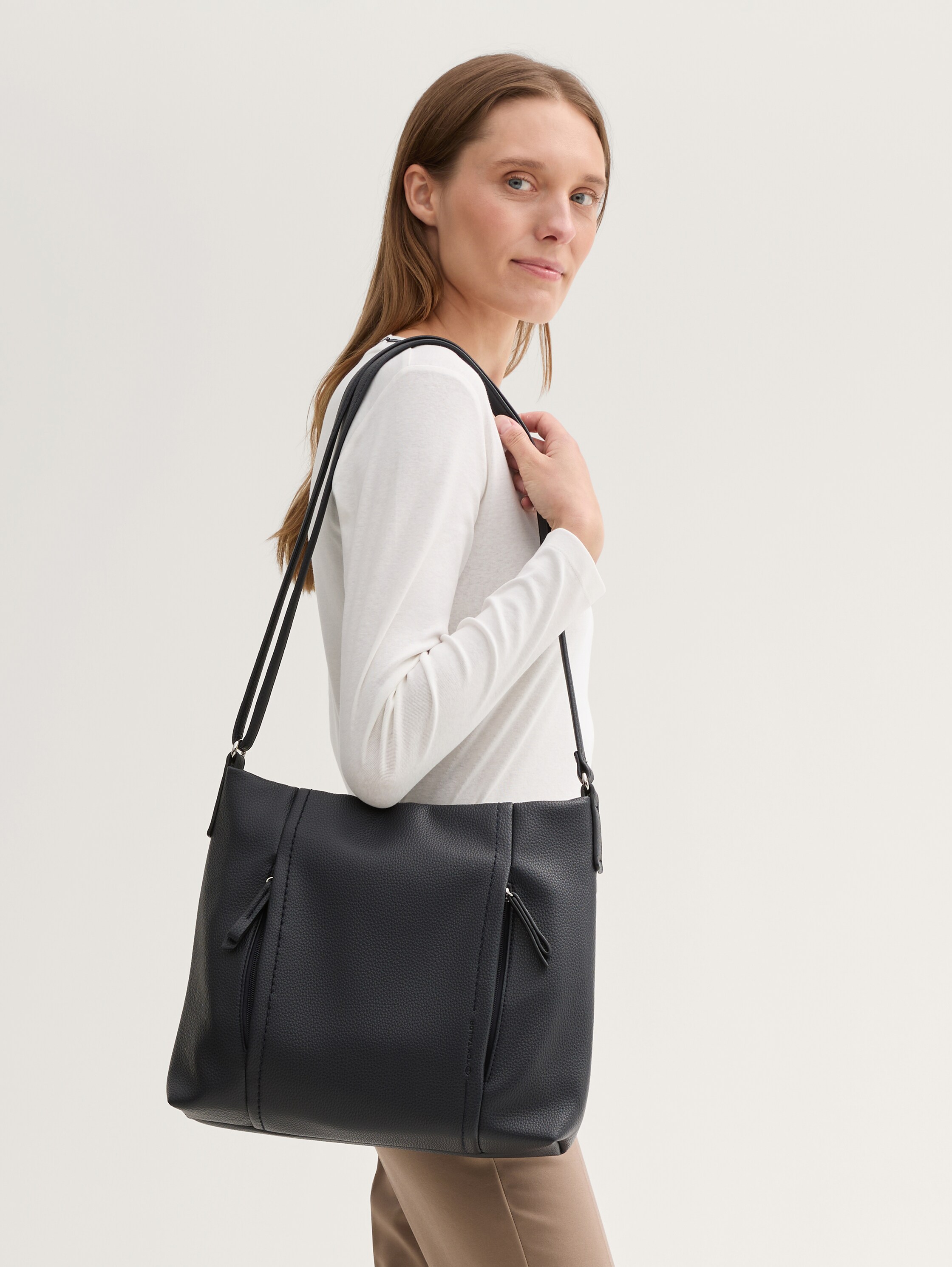 TTBECA M Beuteltasche mit Reißverschluss-Details - dark_blue_1 - 