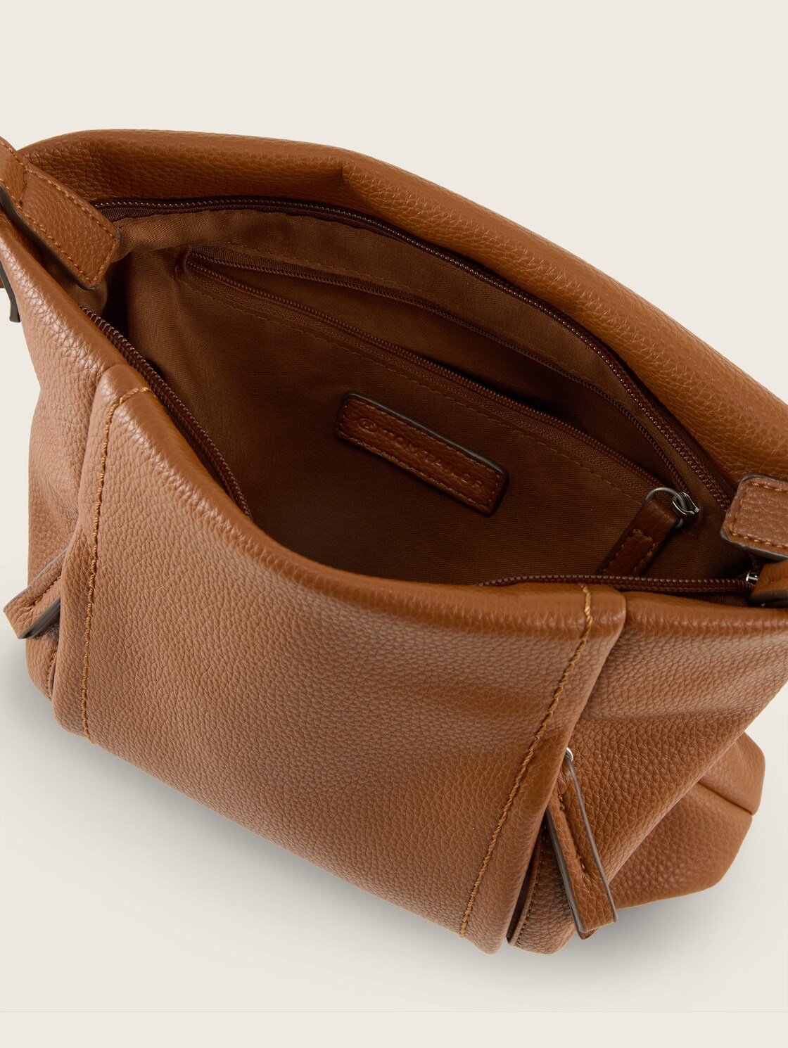 TTBECA M Umhängetasche mit Reißverschluss-Details - cognac / brandy - seitliche Produkt-Ansicht 