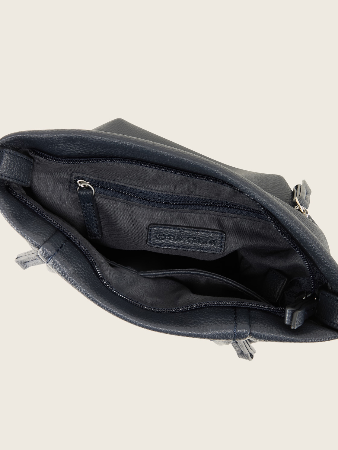 TTBECA M Umhängetasche mit Reißverschluss-Details - dark blue - seitliche Produkt-Ansicht 