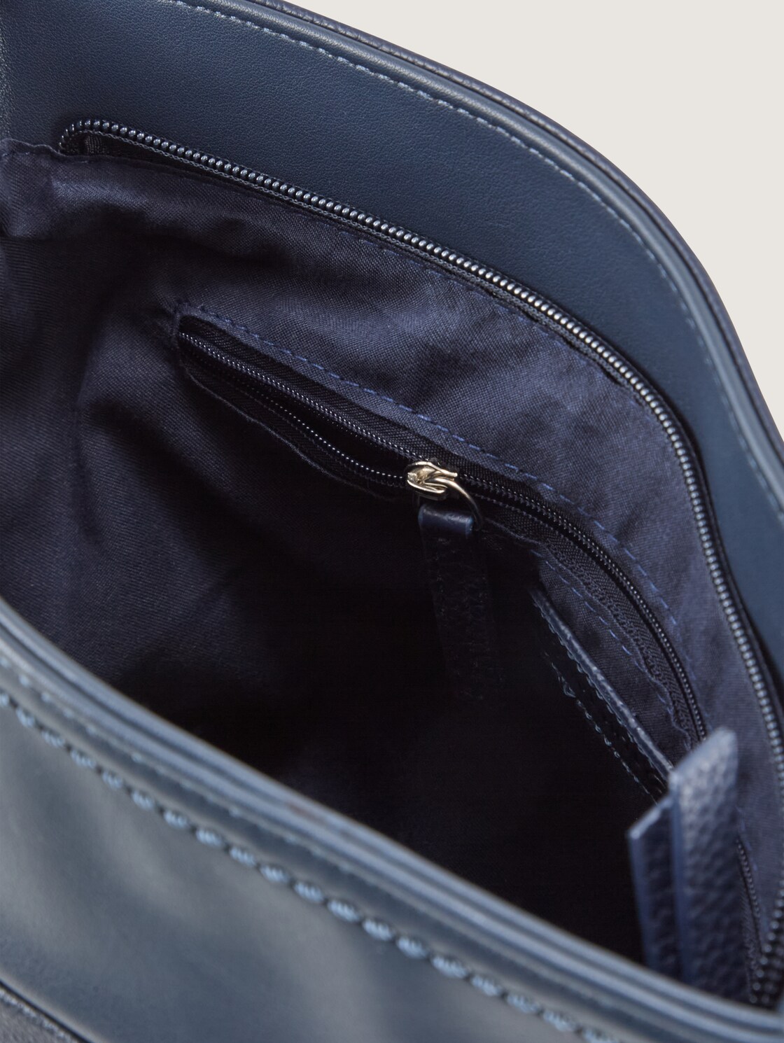 TTNICOLINA M Umhängetasche mit Material-Mix - dark blue - seitliche Produkt-Ansicht 