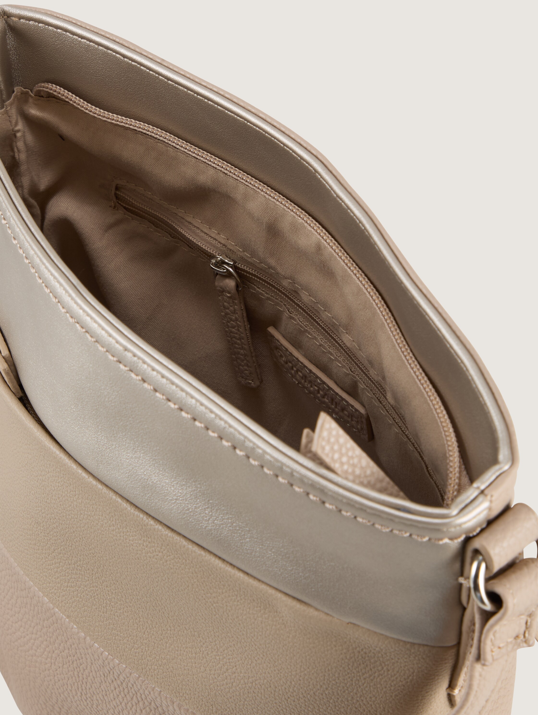 TTNICOLINA M Umhängetasche mit Material-Mix - mixed taupe - seitliche Produkt-Ansicht 