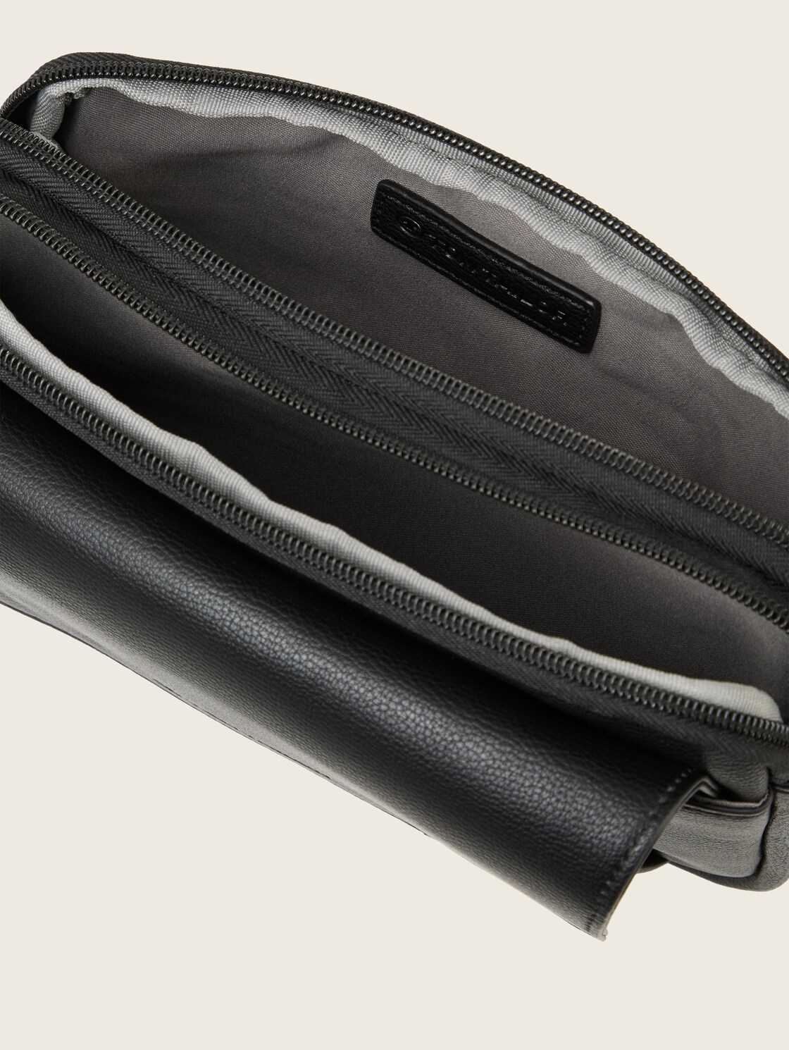 TTTILLY S Umhängetasche mit Umschlag - schwarz / black - seitliche Produkt-Ansicht 