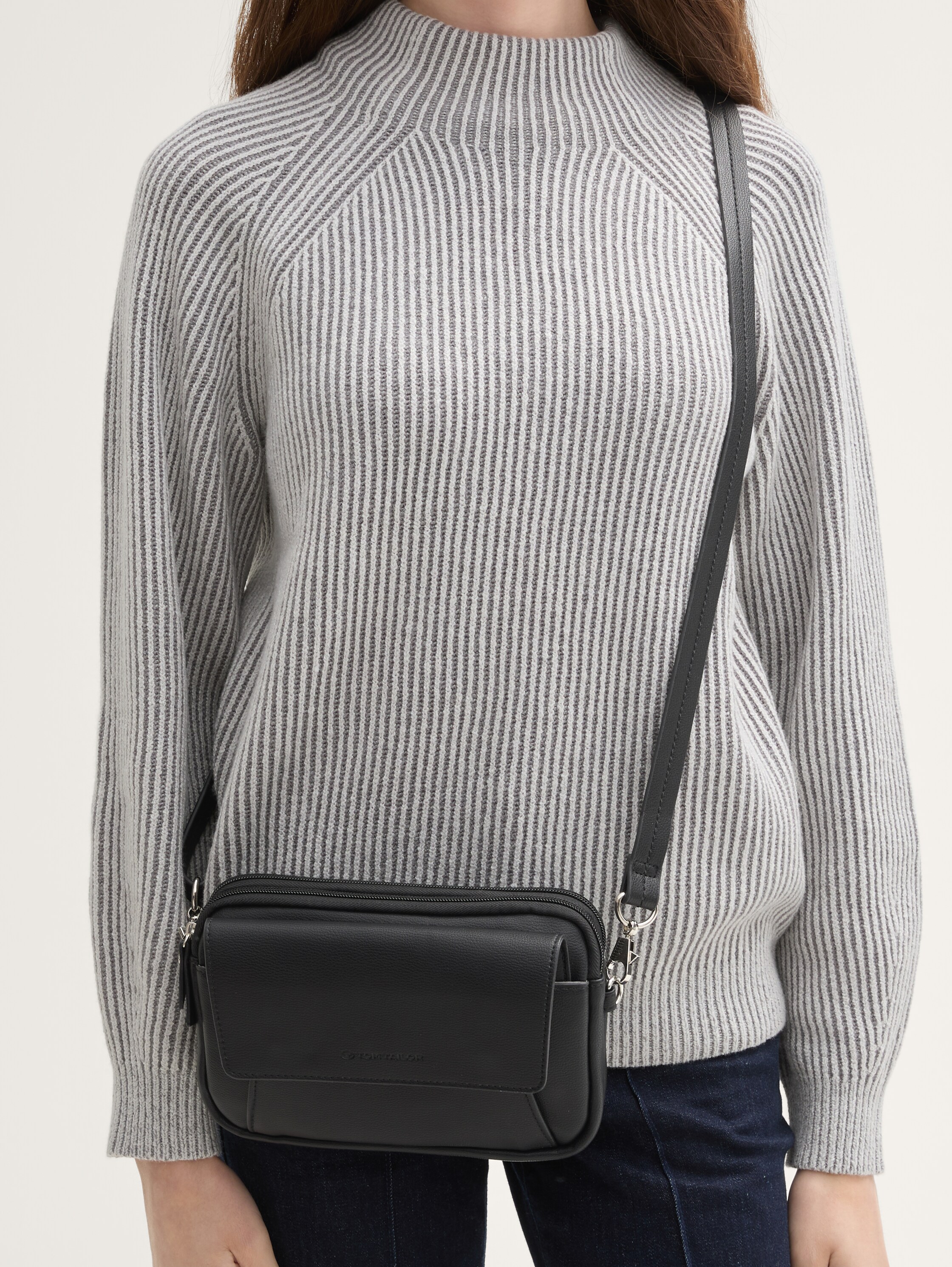 TTTILLY S Sac à bandoulière avec rabat - schwarz / black - Vue latérale du modèle