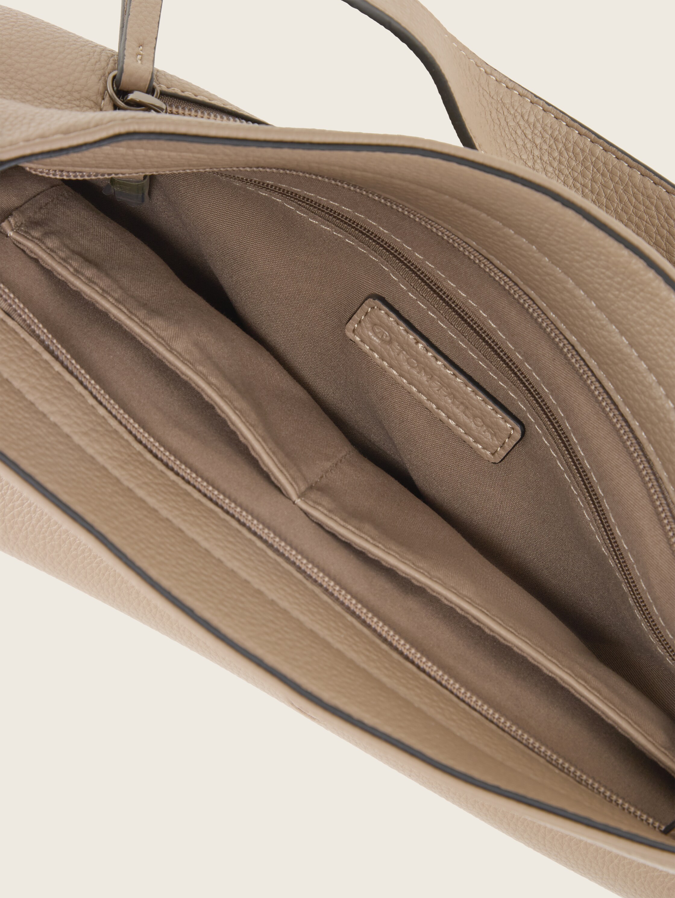 TTBERIT M Beuteltasche mit Logo-Anhänger - taupe_taupe - 