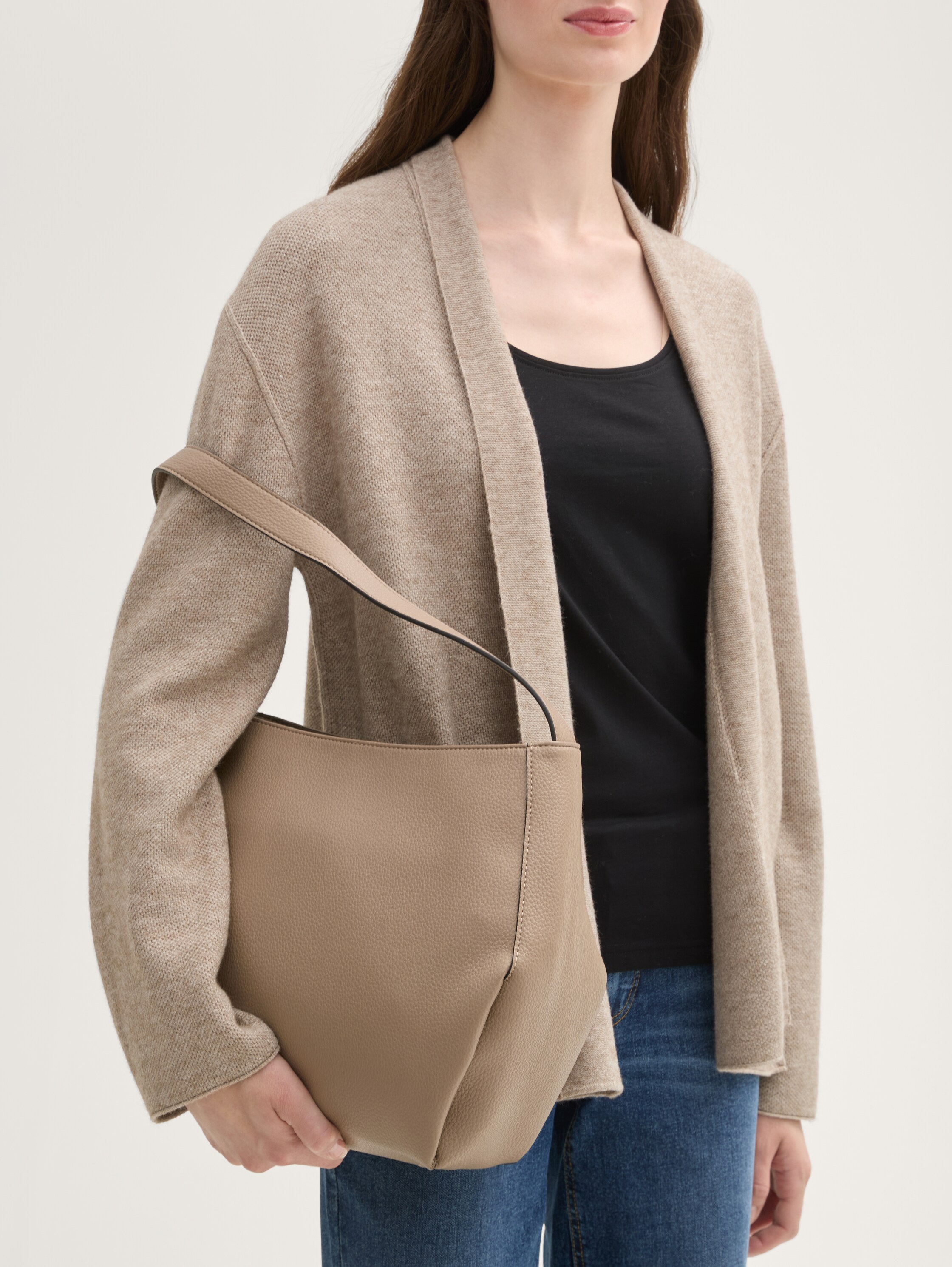 TTBERIT M Beuteltasche mit Logo-Anhänger - taupe_taupe - 