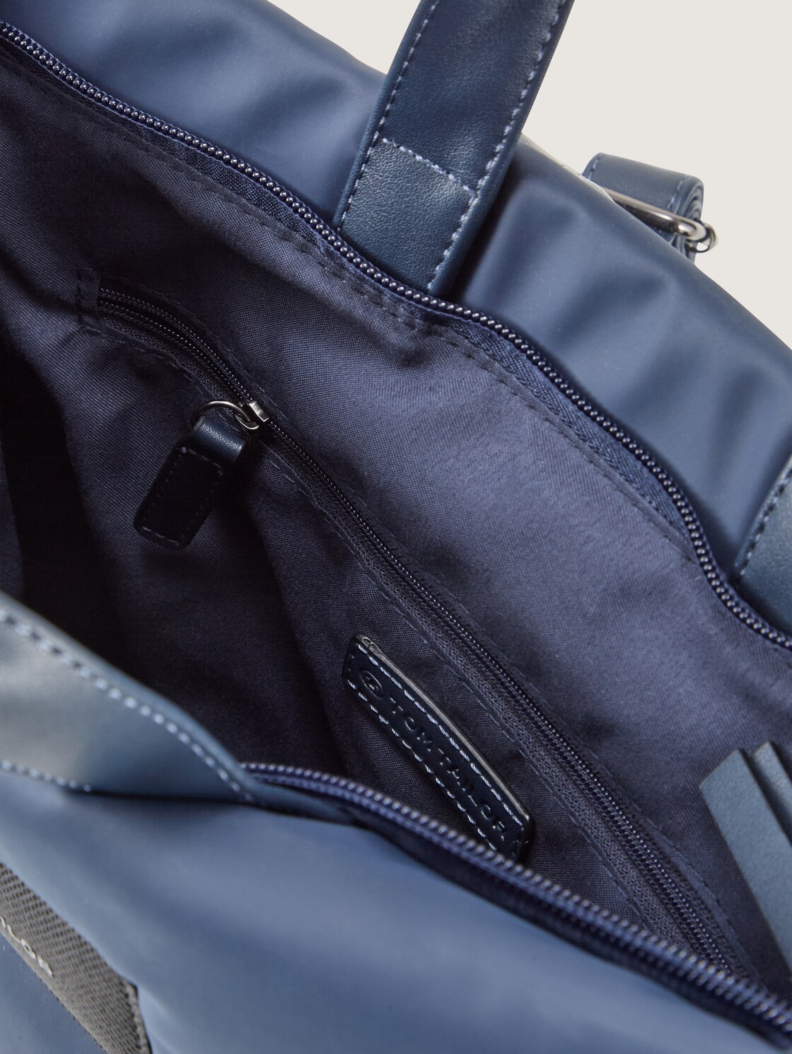 TTPATTI M Rucksack aus wasserabweisendem recyceltem Nylon - dark blue - seitliche Produkt-Ansicht 