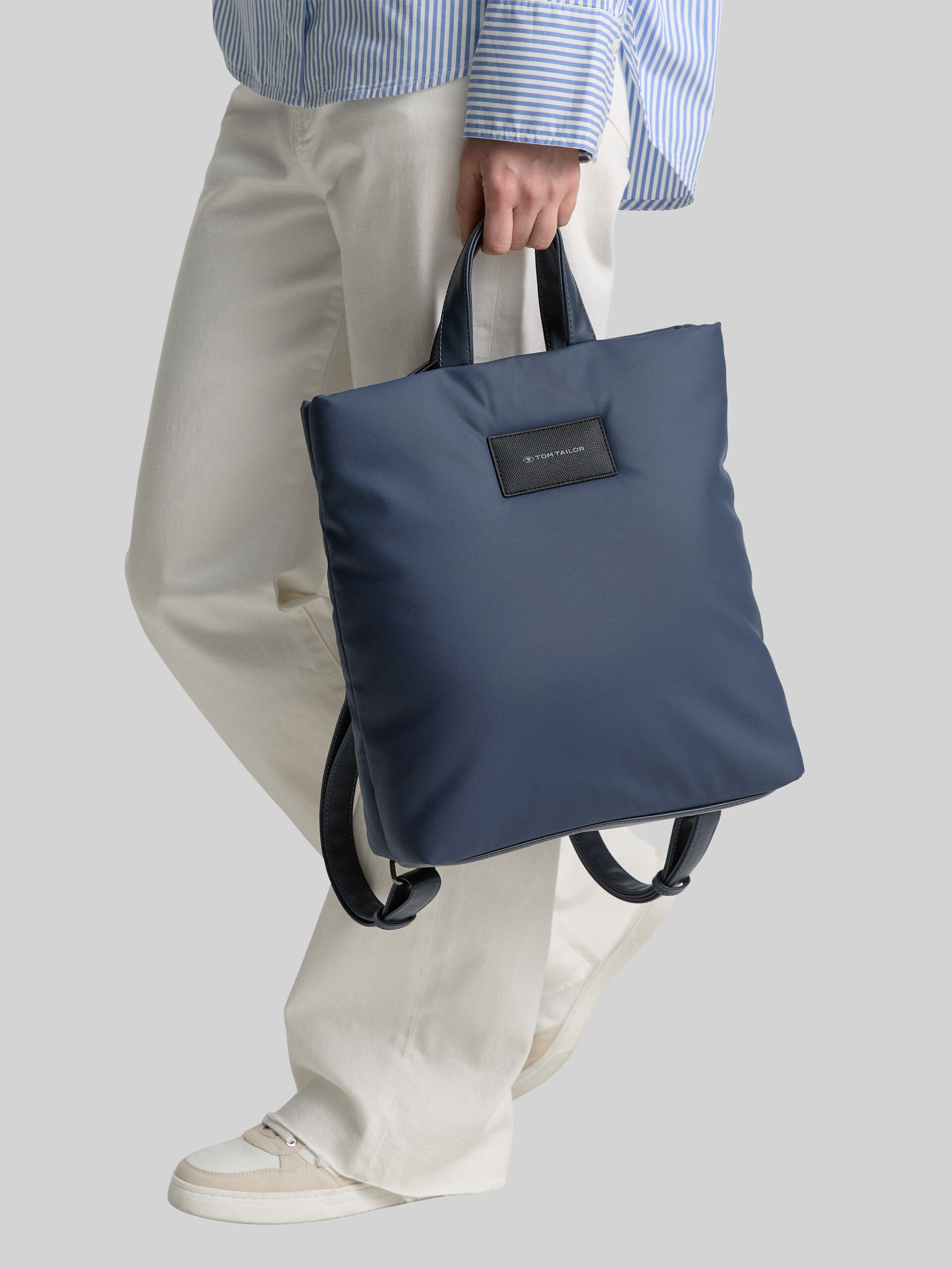 TTPATTI M backpack made from water-repellent recycled nylon - dark blue - side model view
