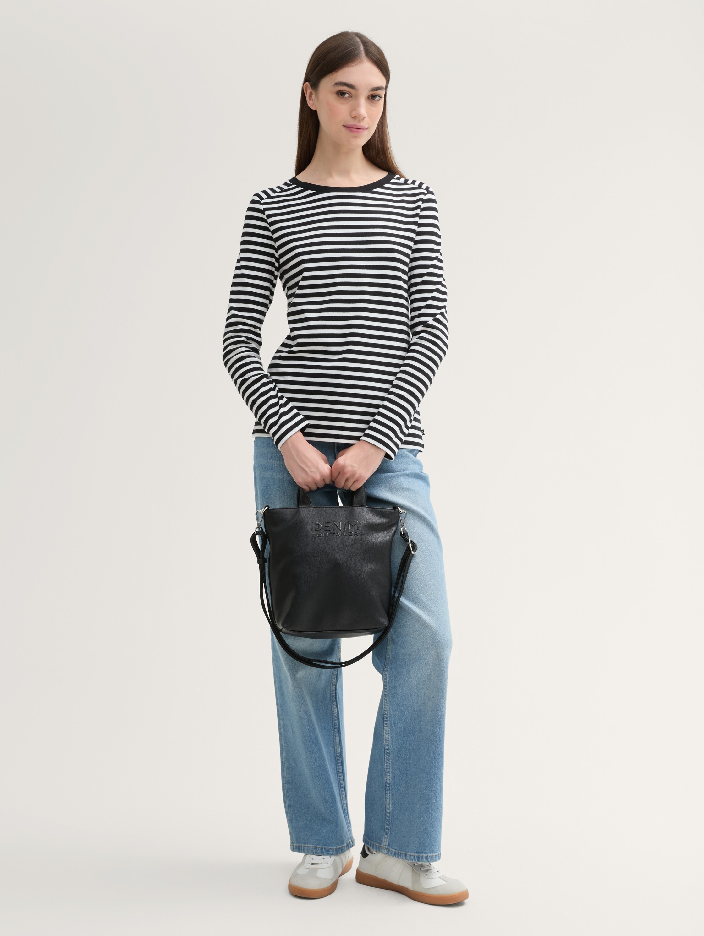 Maxime Shopper - schwarz_black - seitliche Model-Ansicht