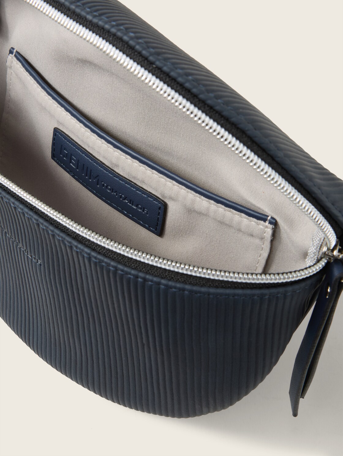 TTROSIE Gürteltasche in Cord-Optik - dark blue - seitliche Produkt-Ansicht 