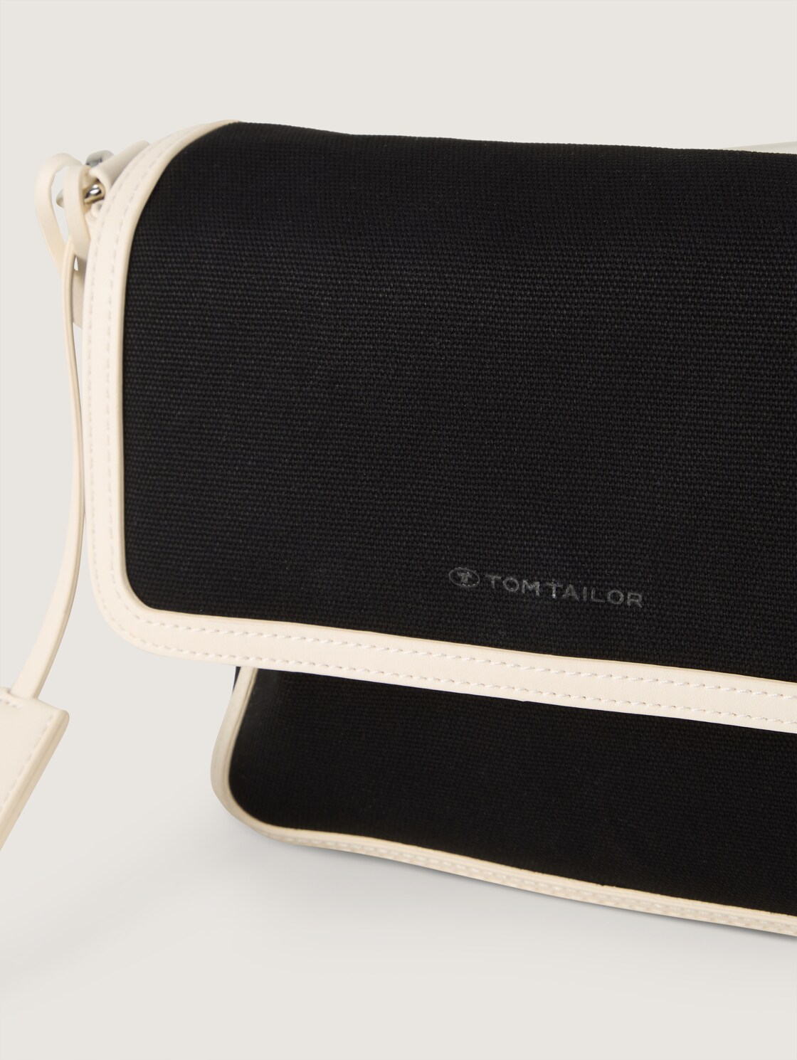 TTSUZI M Schultertasche mit kontrastierenden Kantendetails - schwarz / black - seitliche Produkt-Ansicht 