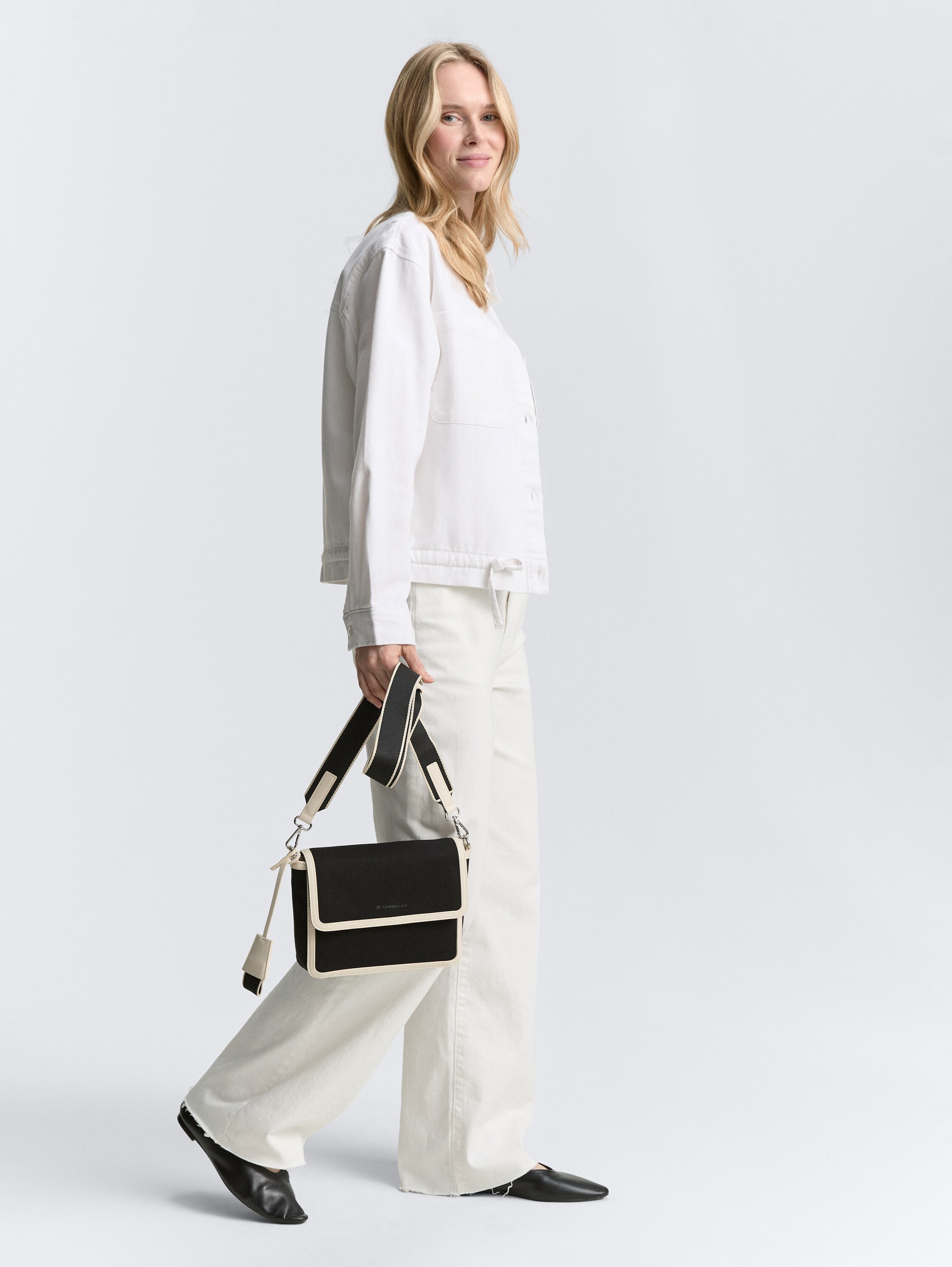 TTSUZI M Schultertasche mit kontrastierenden Kantendetails - schwarz_black - 