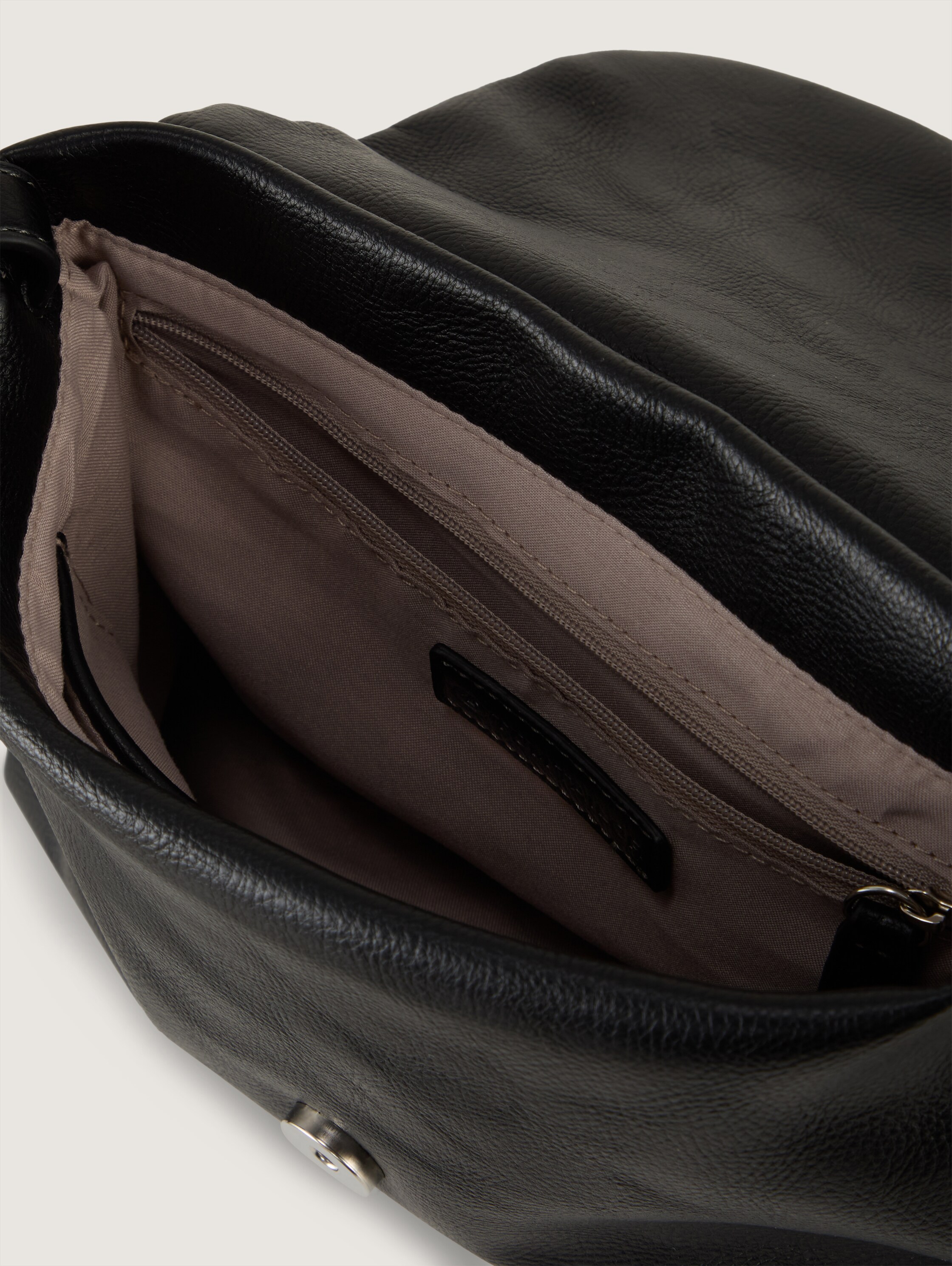 TTROSABEL M Umhängetasche mit Umschlag und Logo-Prägung - schwarz_black - 