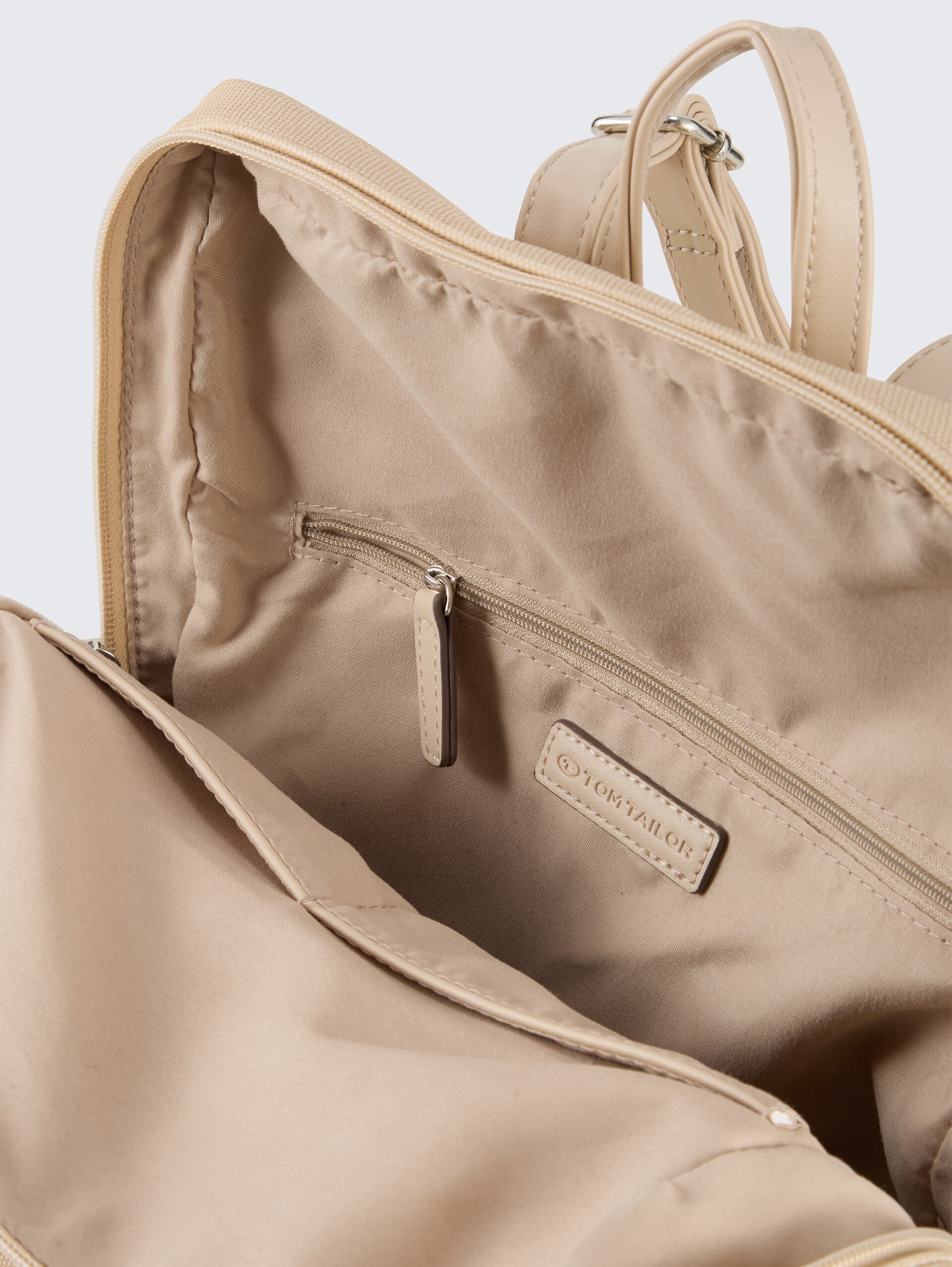 TTROSA M Rucksack in Canvas-Optik mit Logoprägung - beige / beige - seitliche Produkt-Ansicht 