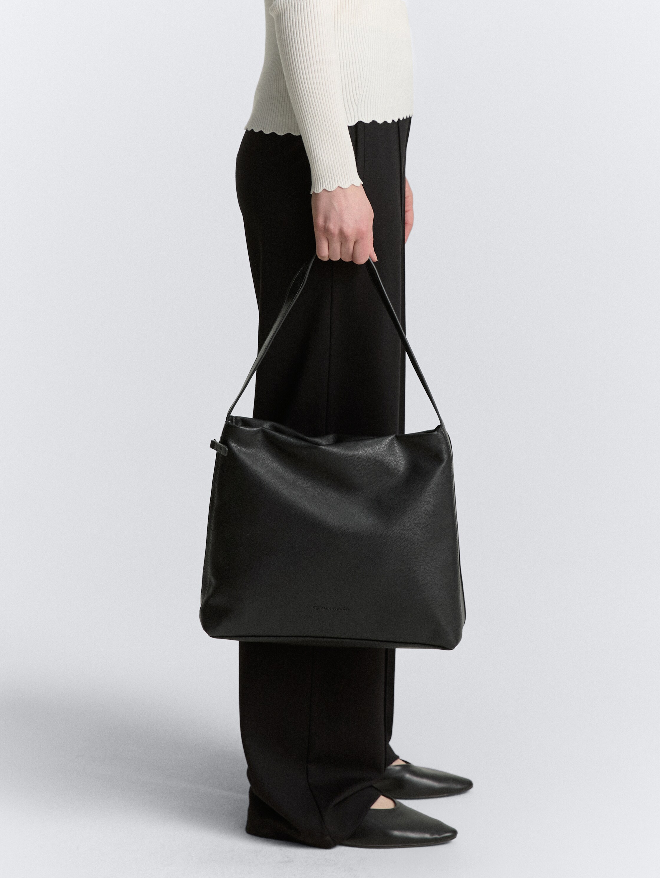 TTYUMA M Beuteltasche mit Logo-Prägung - schwarz_black - 