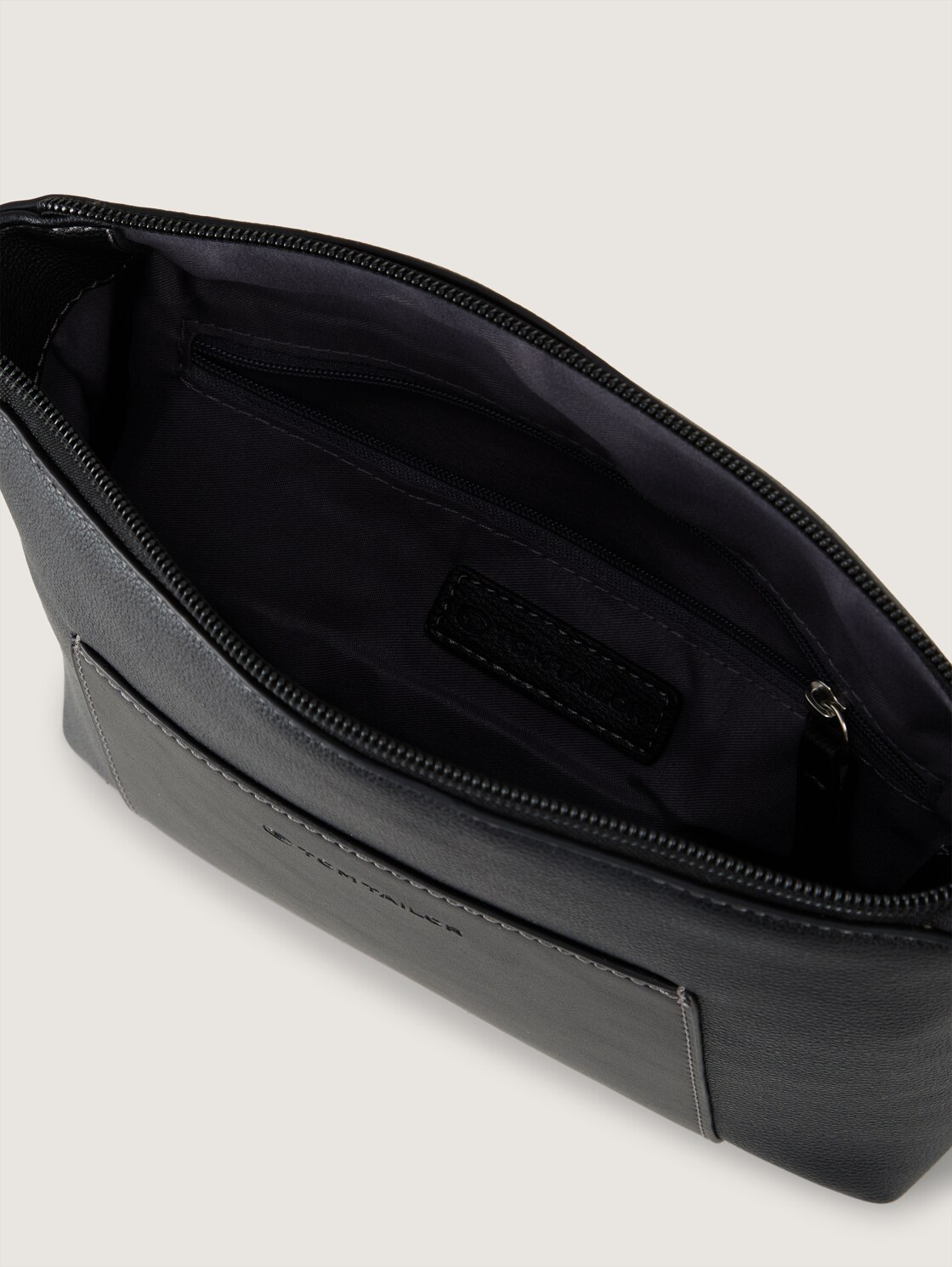 TTAMARIS S Umhängetasche mit Kontrastnähten - schwarz / black - seitliche Produkt-Ansicht 