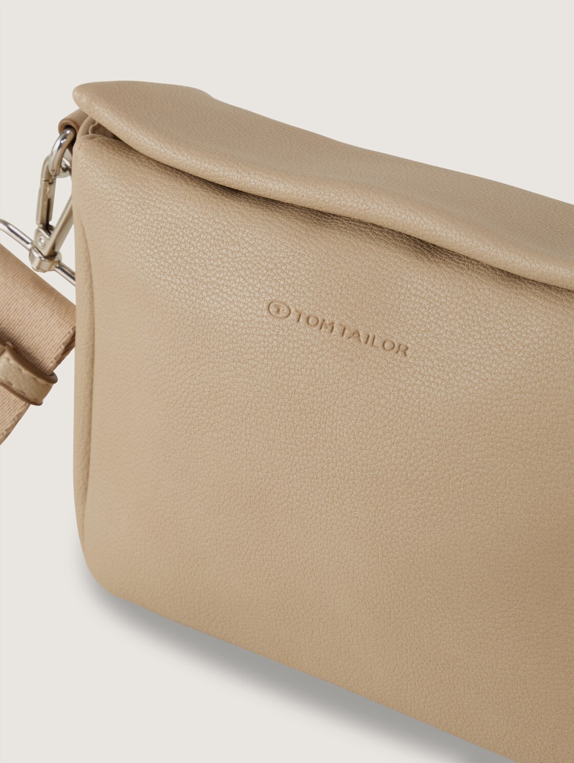 TTRELLA S Umhängetasche mit kleinem Umschlag und Logo-Prägung - taupe / taupe - seitliche Produkt-Ansicht 