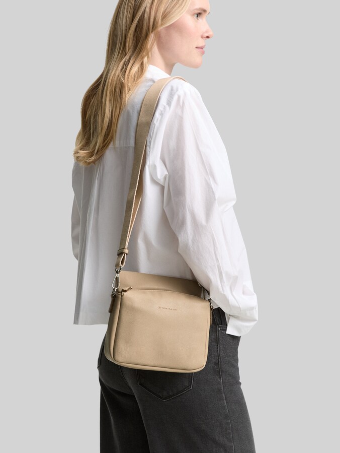 TTRELLA S Umhängetasche mit kleinem Umschlag und Logo-Prägung von Women, taupe / taupe