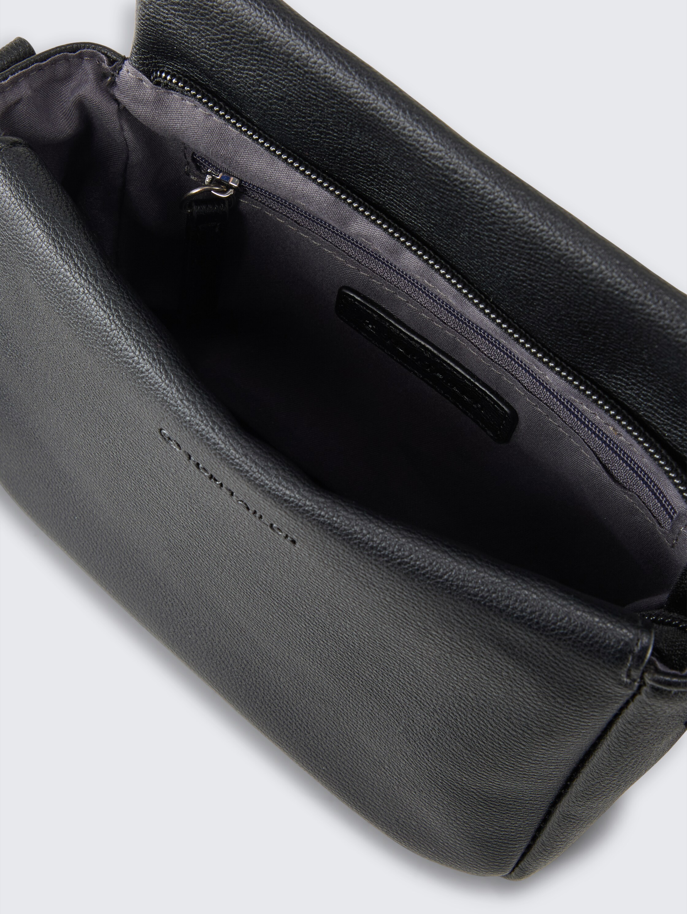 TTRELLA S schoudertas met kleine klep en logo in reliëf - schwarz_black - 