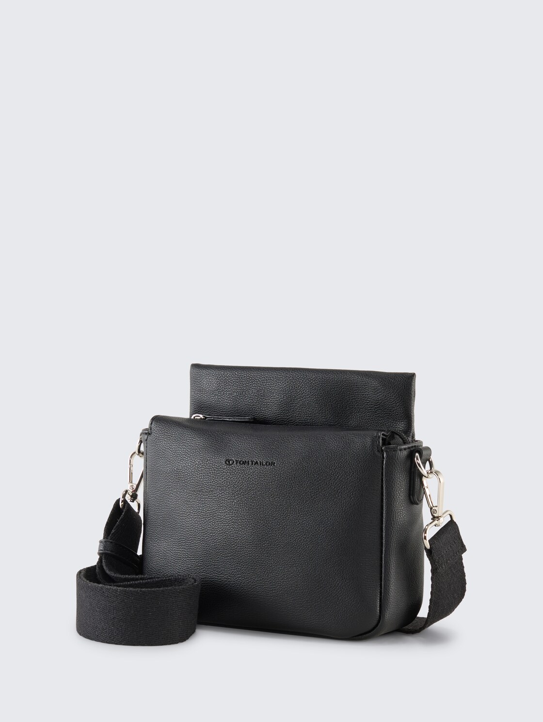 TTRELLA S Umhängetasche mit kleinem Umschlag und Logo-Prägung - schwarz / black - seitliche Produkt-Ansicht 