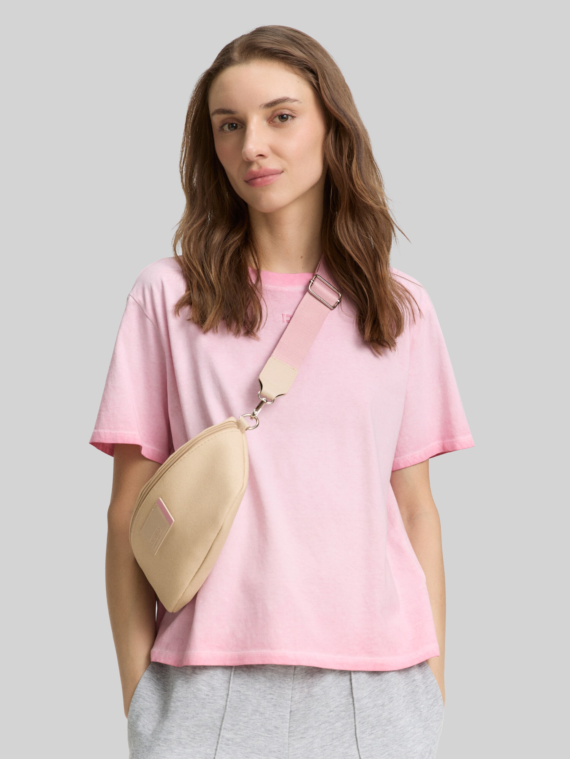 TTROSIE CANVAS belt bag with logo badge - beige / beige - side model view