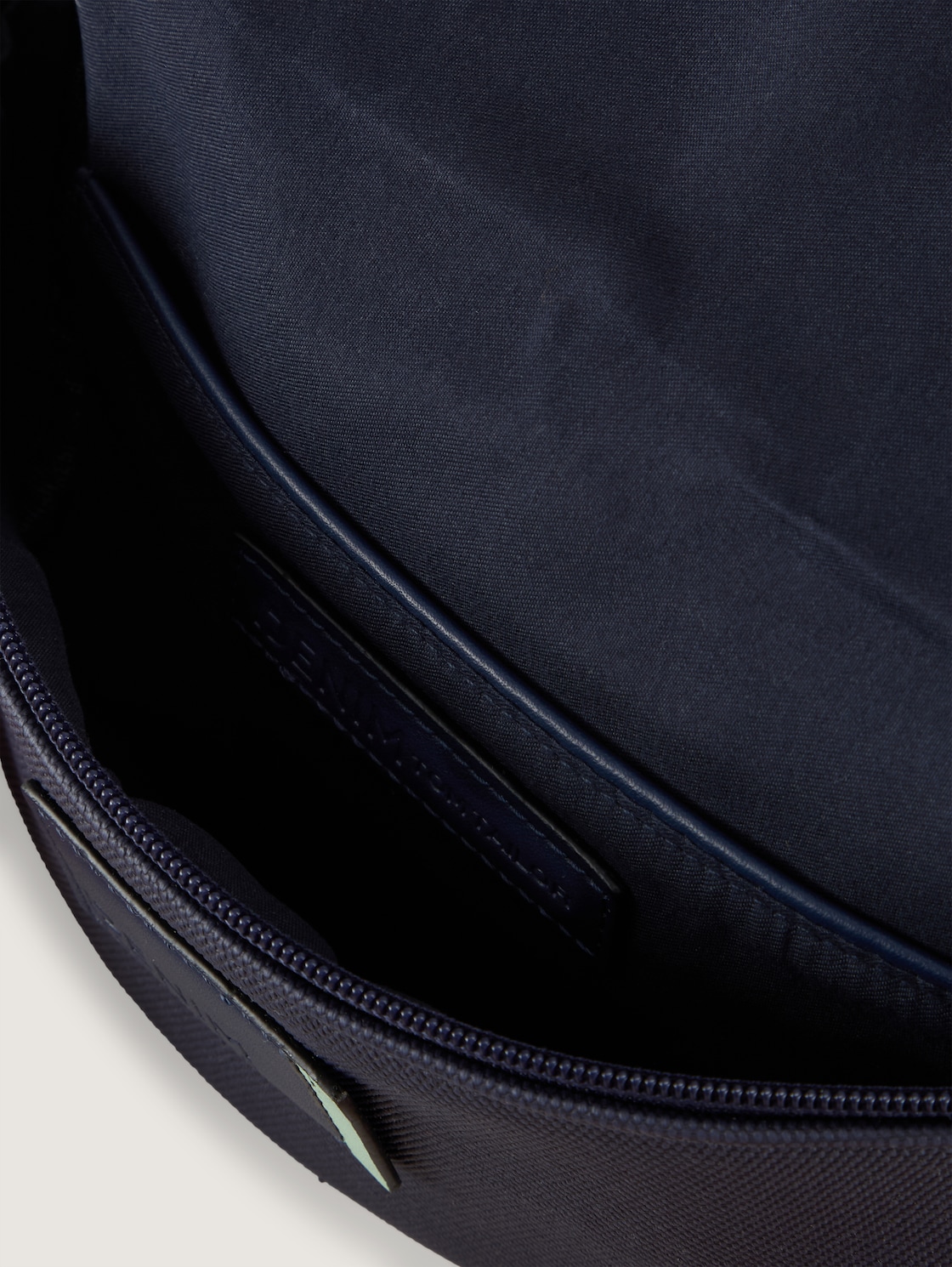 TTROSIE Gürteltasche mit Logo-Badge - dark blue - seitliche Produkt-Ansicht 