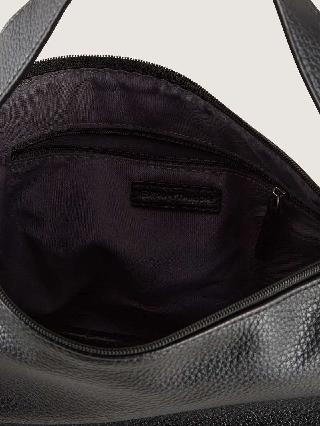 TTLISSI Umhängetasche mit dezenter Logo-Prägung - schwarz / black - seitliche Produkt-Ansicht 