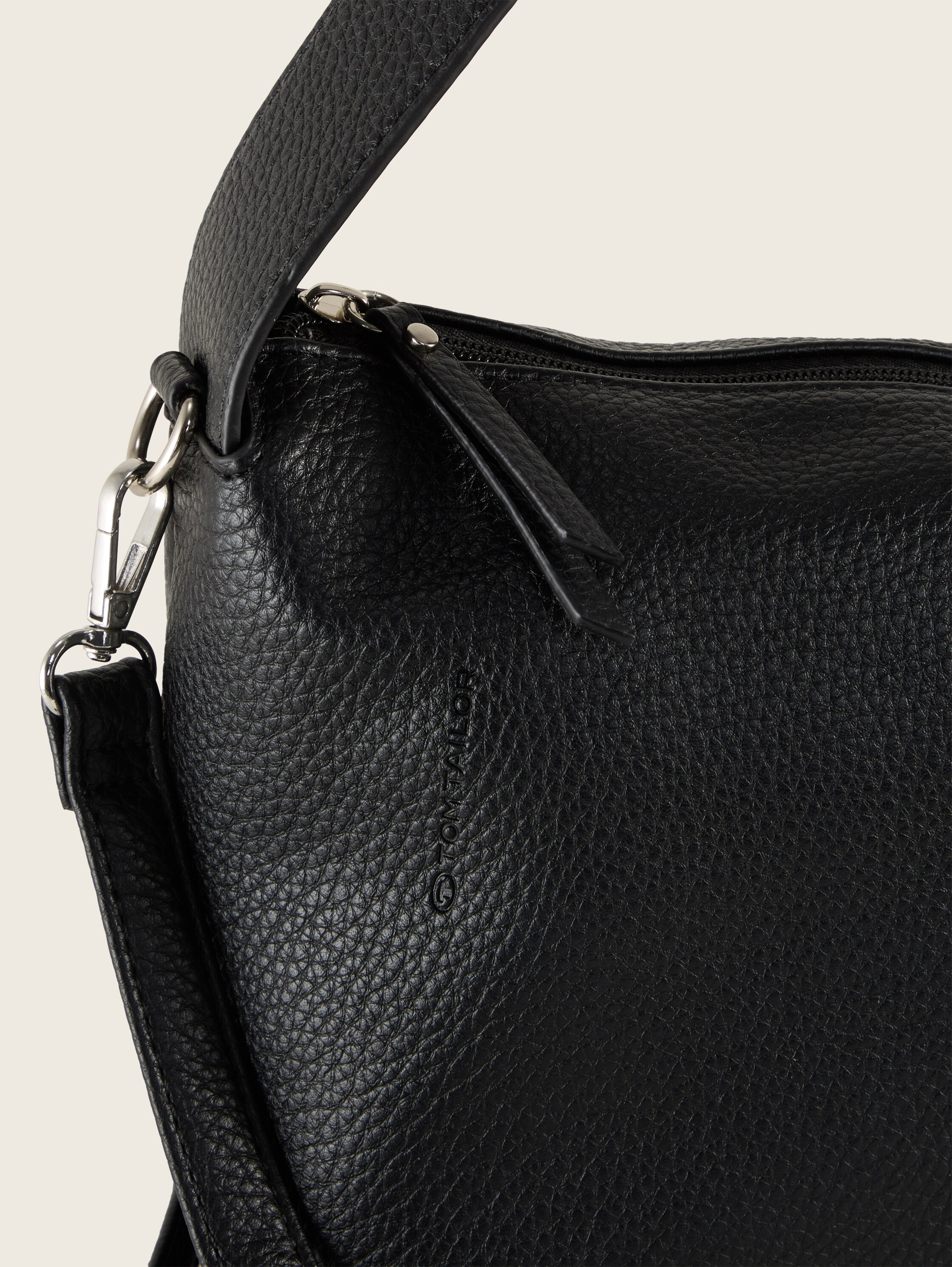 TTLISSI Umhängetasche mit dezenter Logo-Prägung - im_hain_29 - 