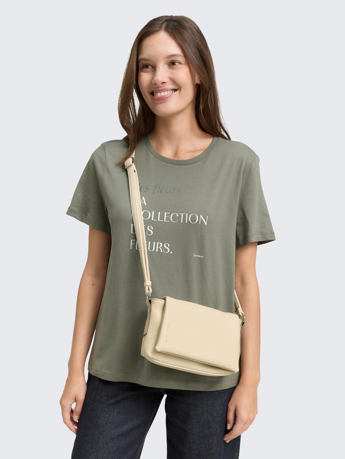 TTLISSI S Umhängetasche mit Umschlag - off white / off white - seitliche Model-Ansicht