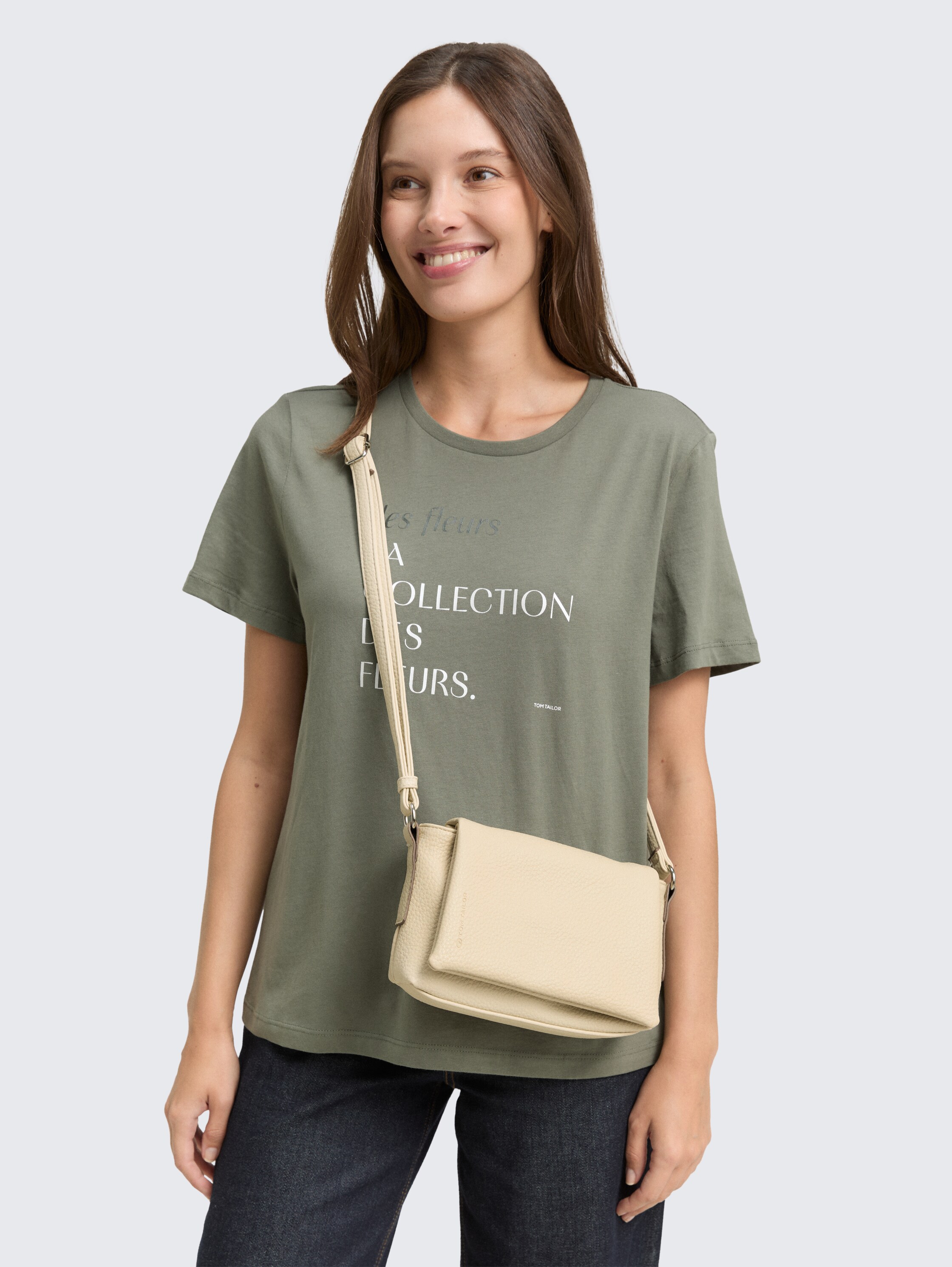 TTLISSI S Umhängetasche mit Umschlag - off white / off white - seitliche Model-Ansicht