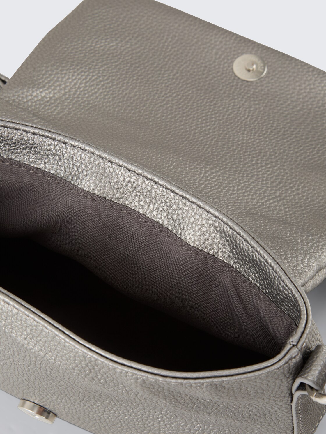 TTLISSI S Umhängetasche mit Umschlag - metallic grey - seitliche Produkt-Ansicht 