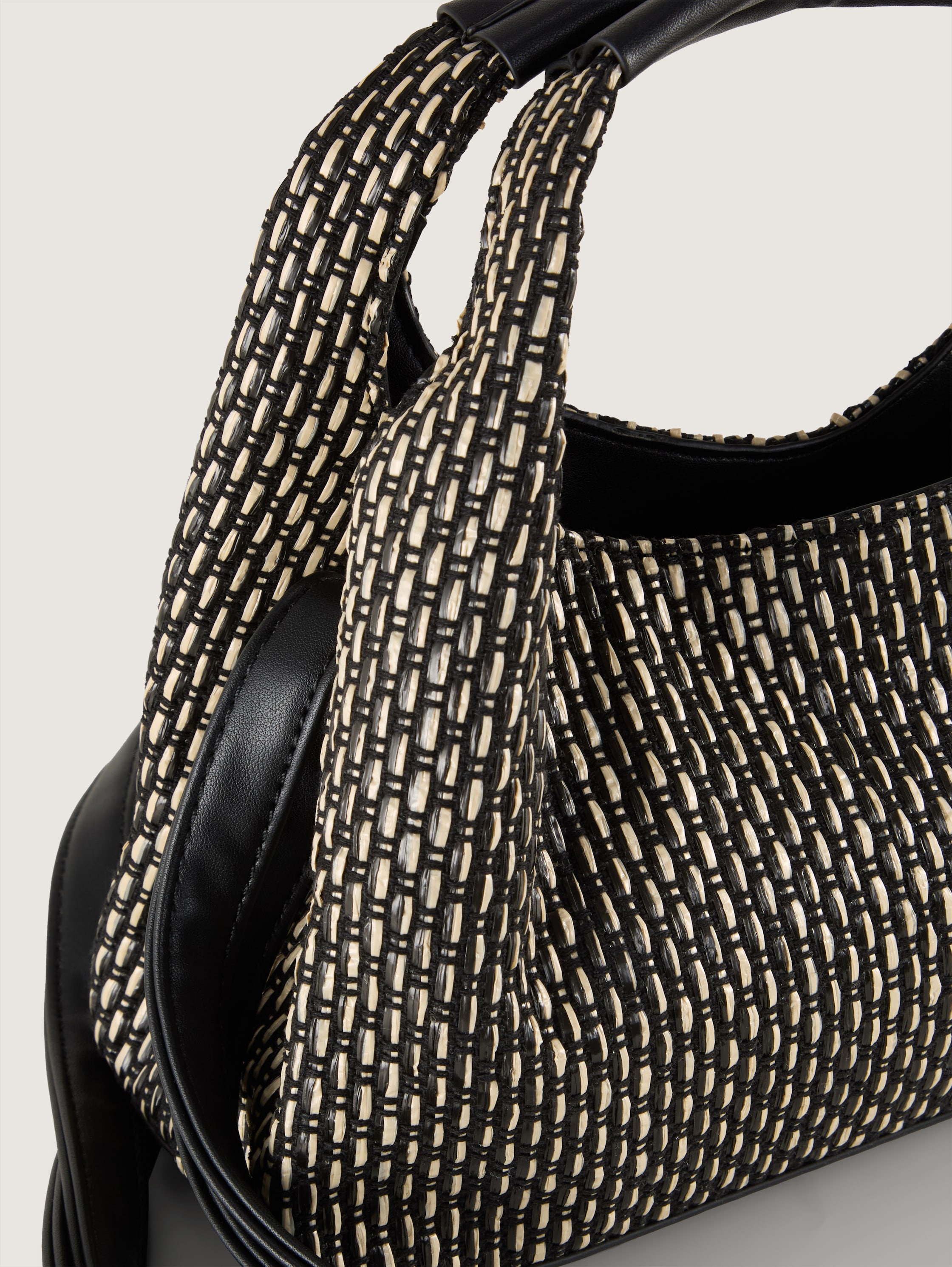 TTLEANA M Umhängetasche - blacksand - 