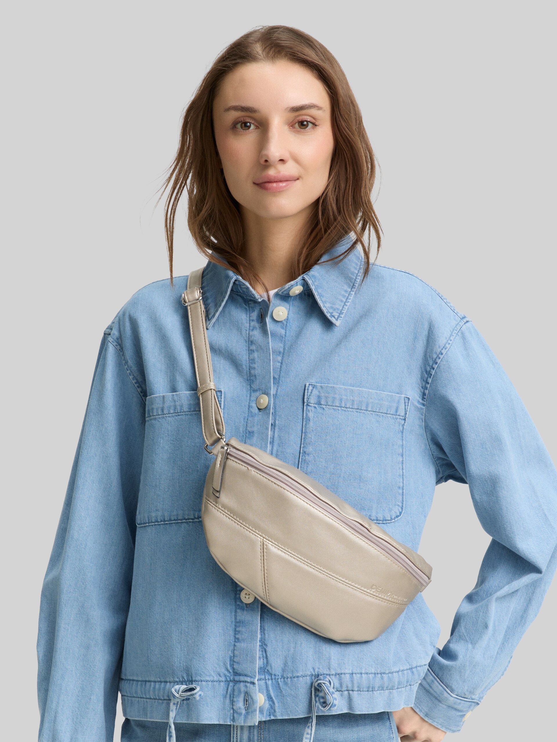 TTMILLA belt bag in patchwork style - platin - side model view